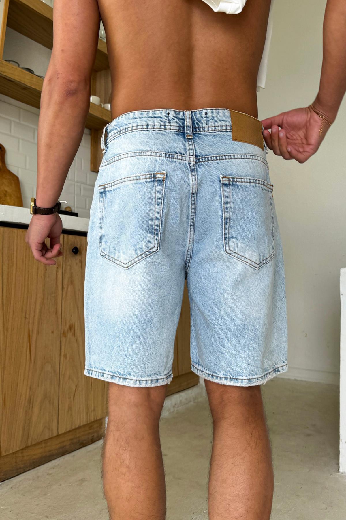 Mavi Eskitme Yırtık Model Kot Şort