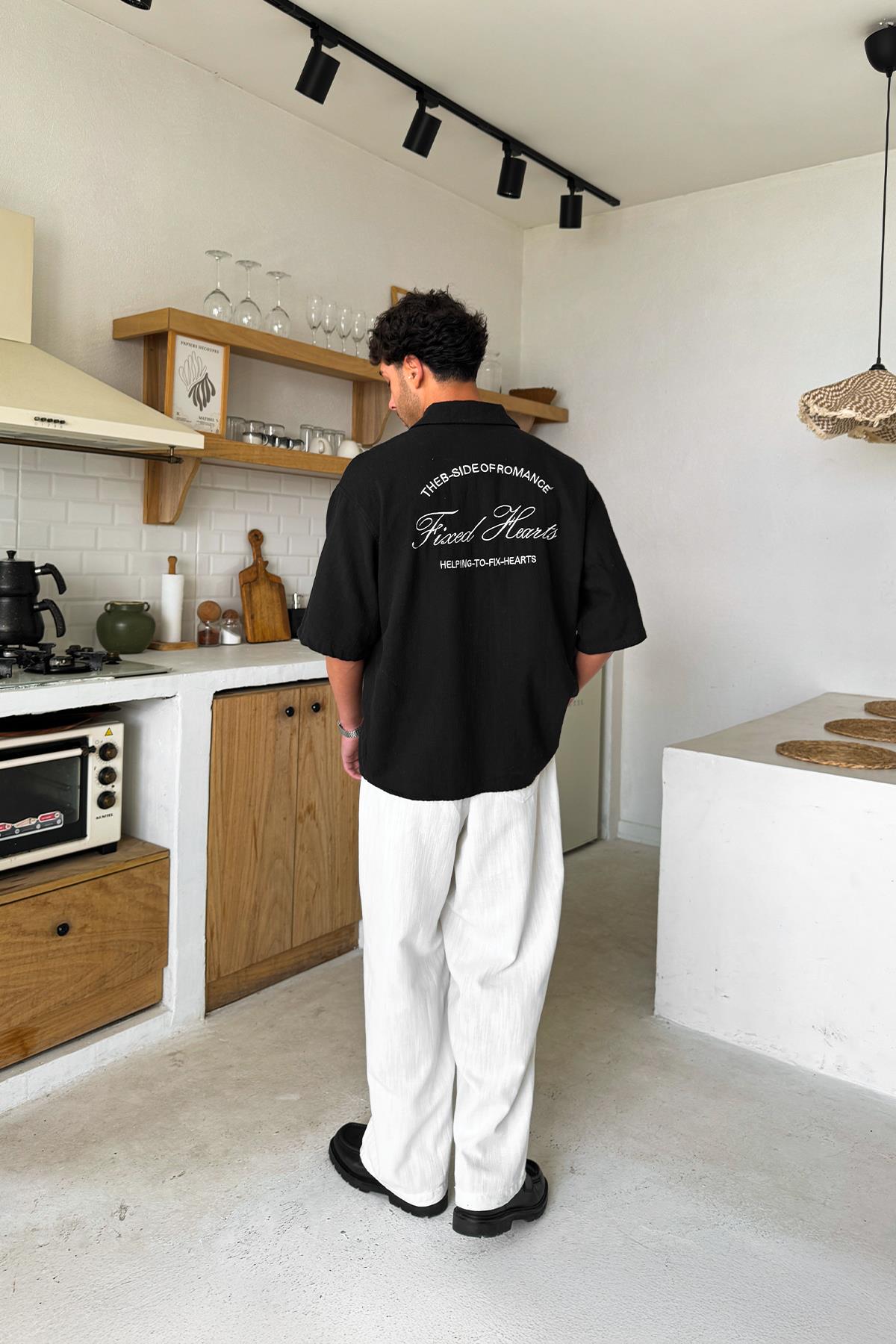 Siyah Fixed Hearts Nakışlı Kısa Kol Gömlek