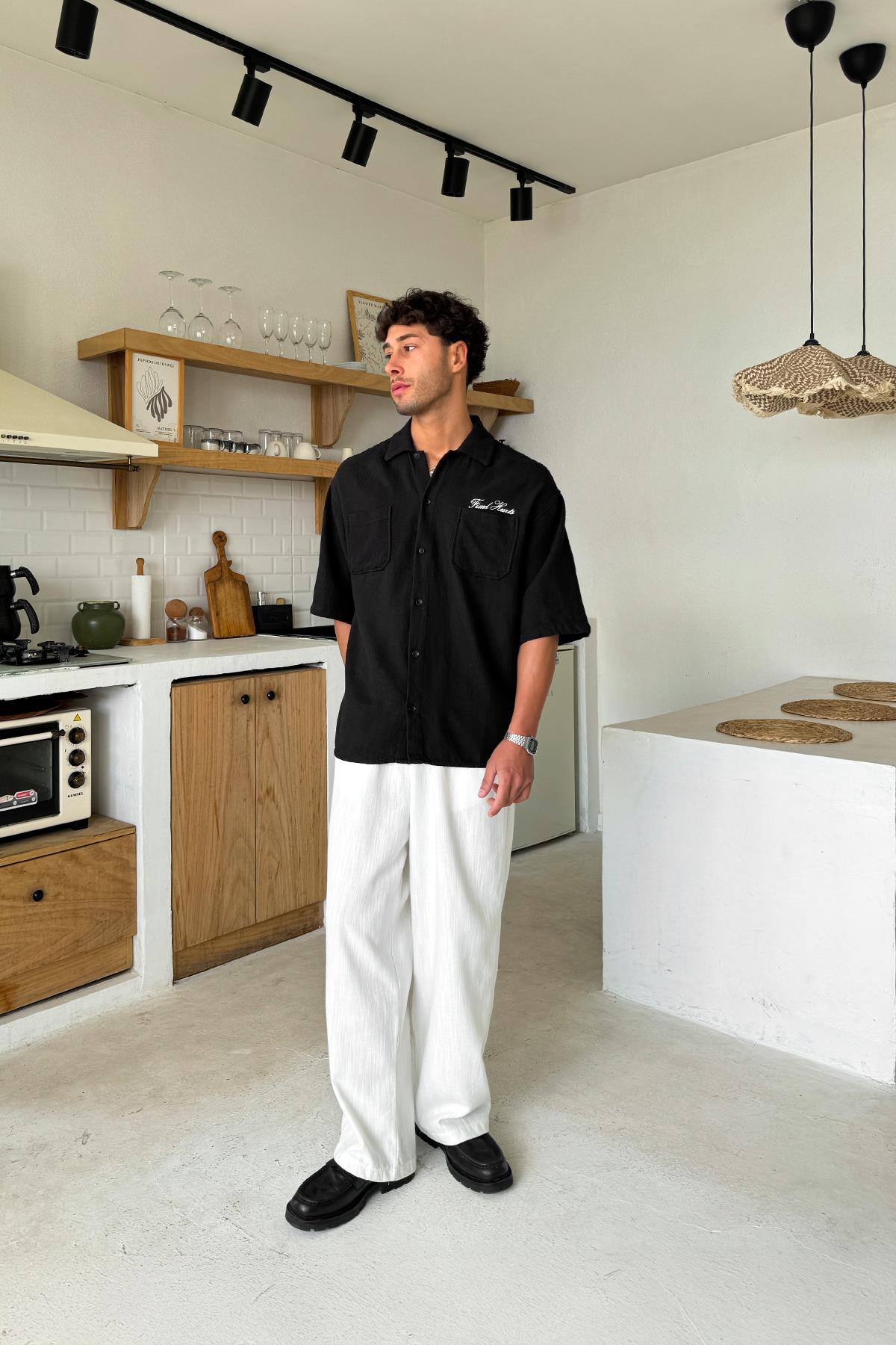 Siyah Fixed Hearts Nakışlı Kısa Kol Gömlek