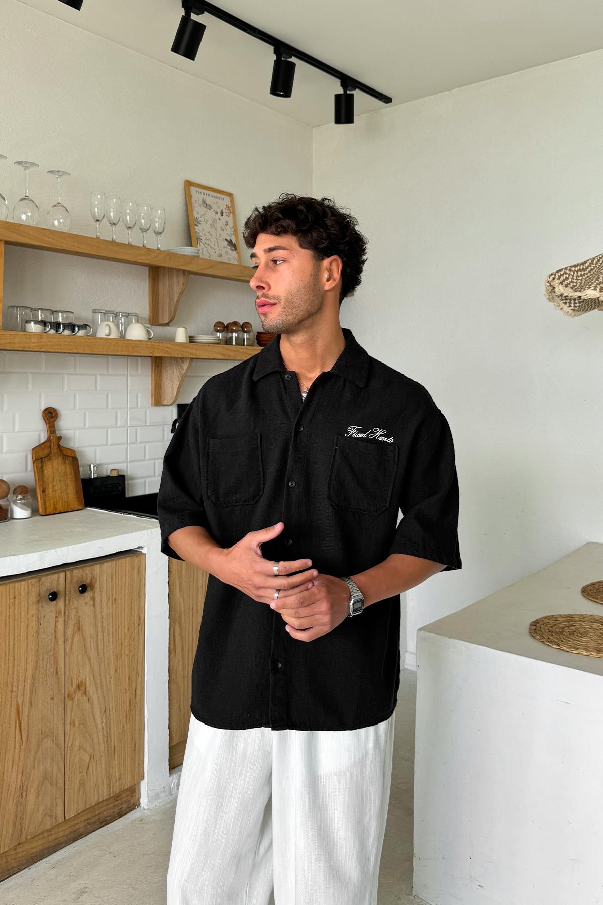 Siyah Fixed Hearts Nakışlı Kısa Kol Gömlek