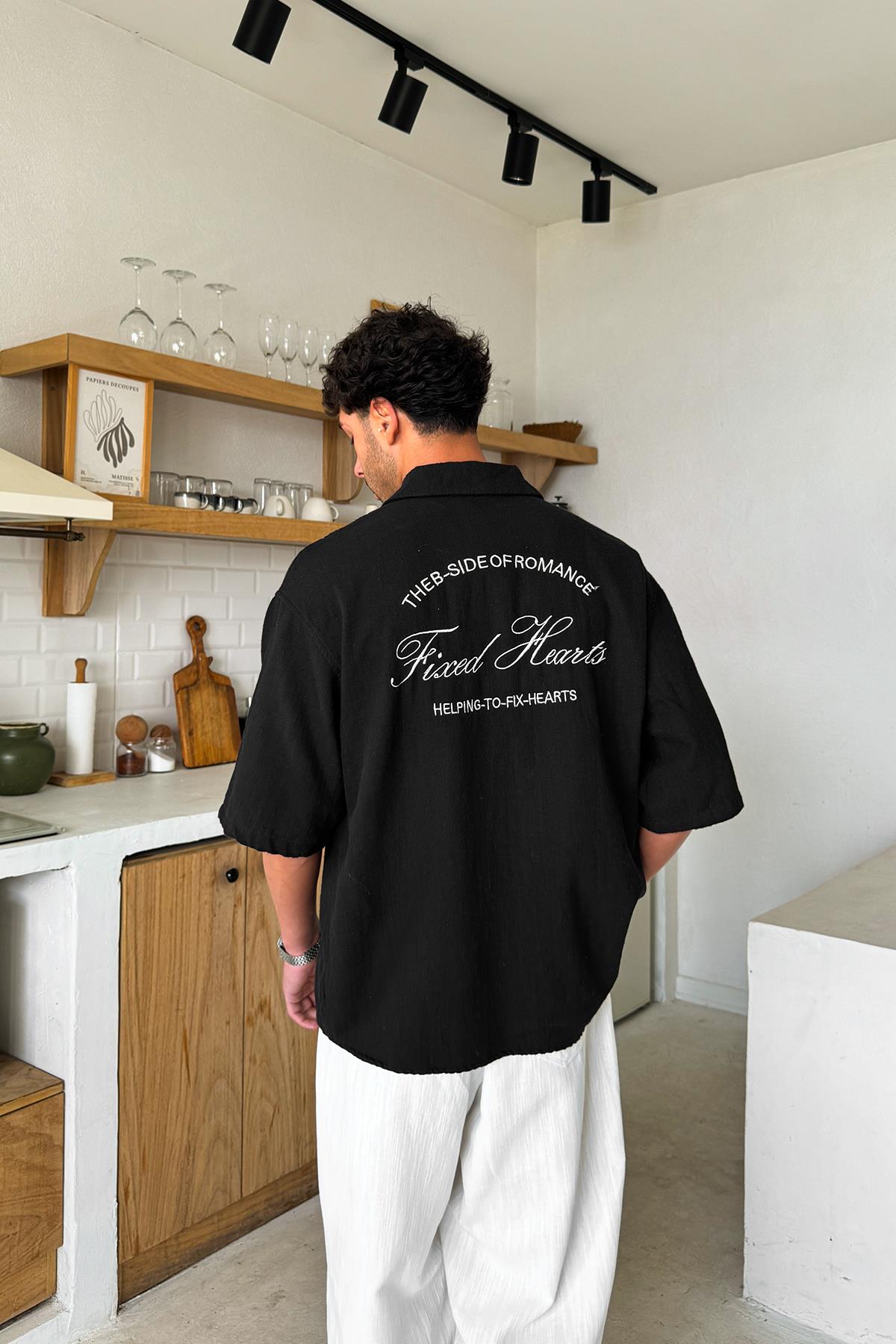 Siyah Fixed Hearts Nakışlı Kısa Kol Gömlek