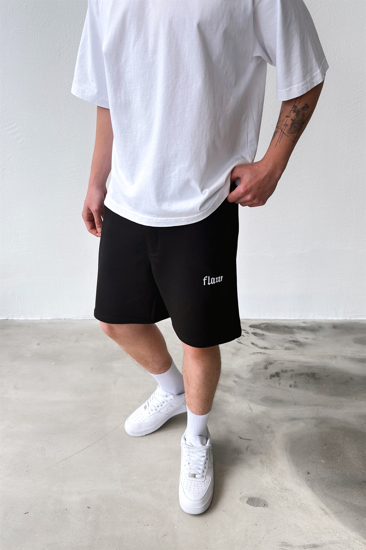 Flaw Nakışlı Bel Lastikli Şort Siyah