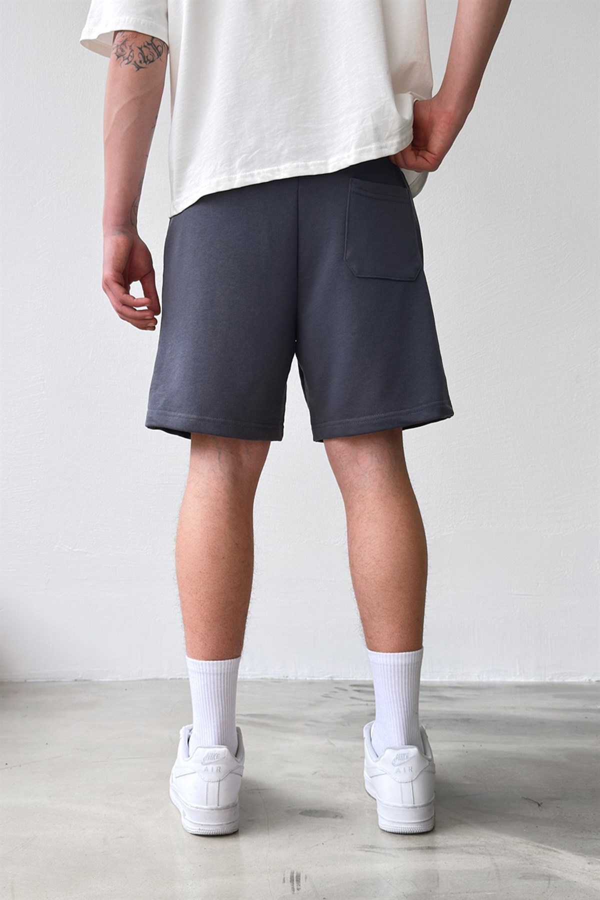 Flaw Nakışlı Füme Bel Lastikli Şort