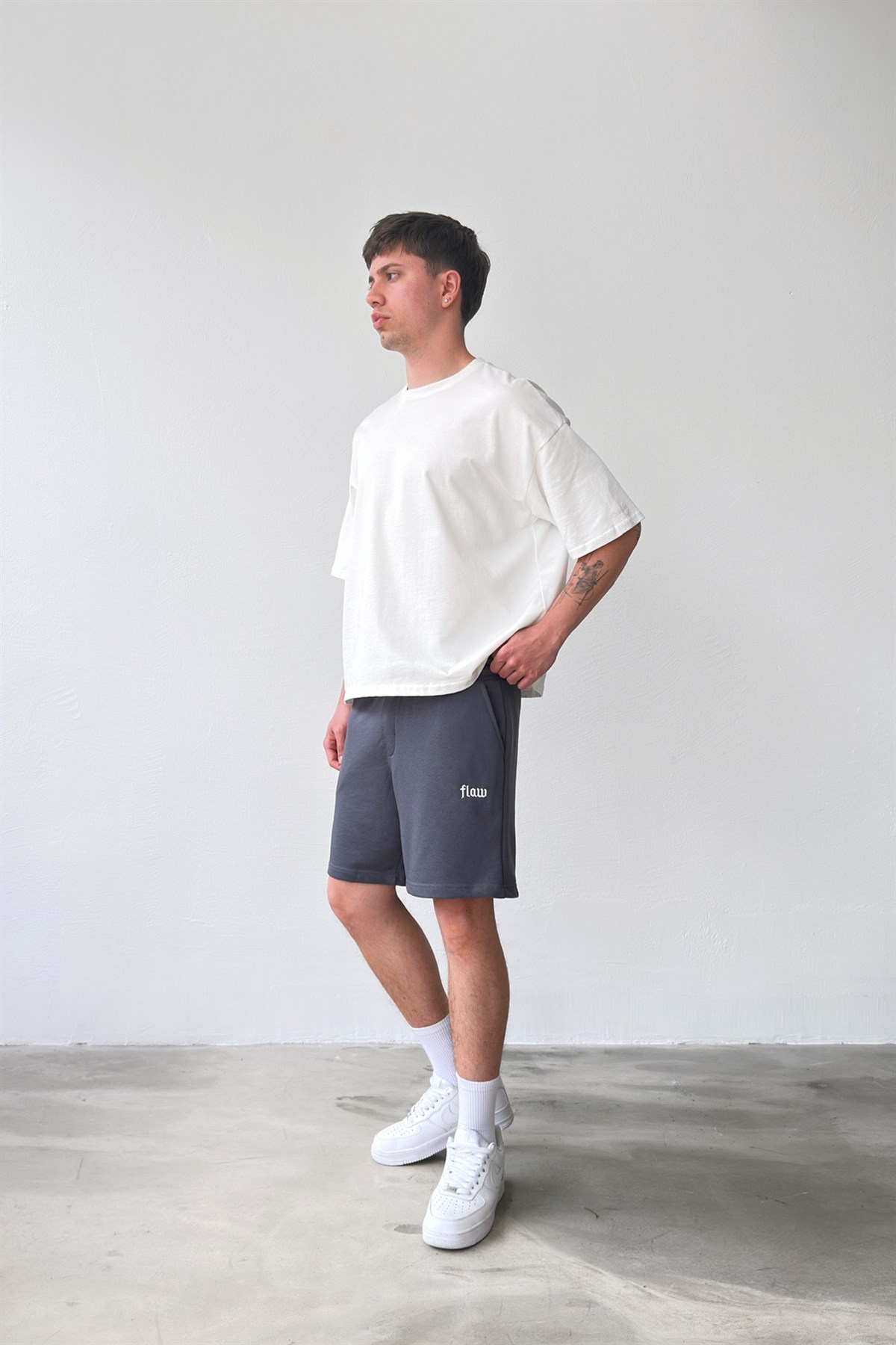 Flaw Nakışlı Füme Bel Lastikli Şort