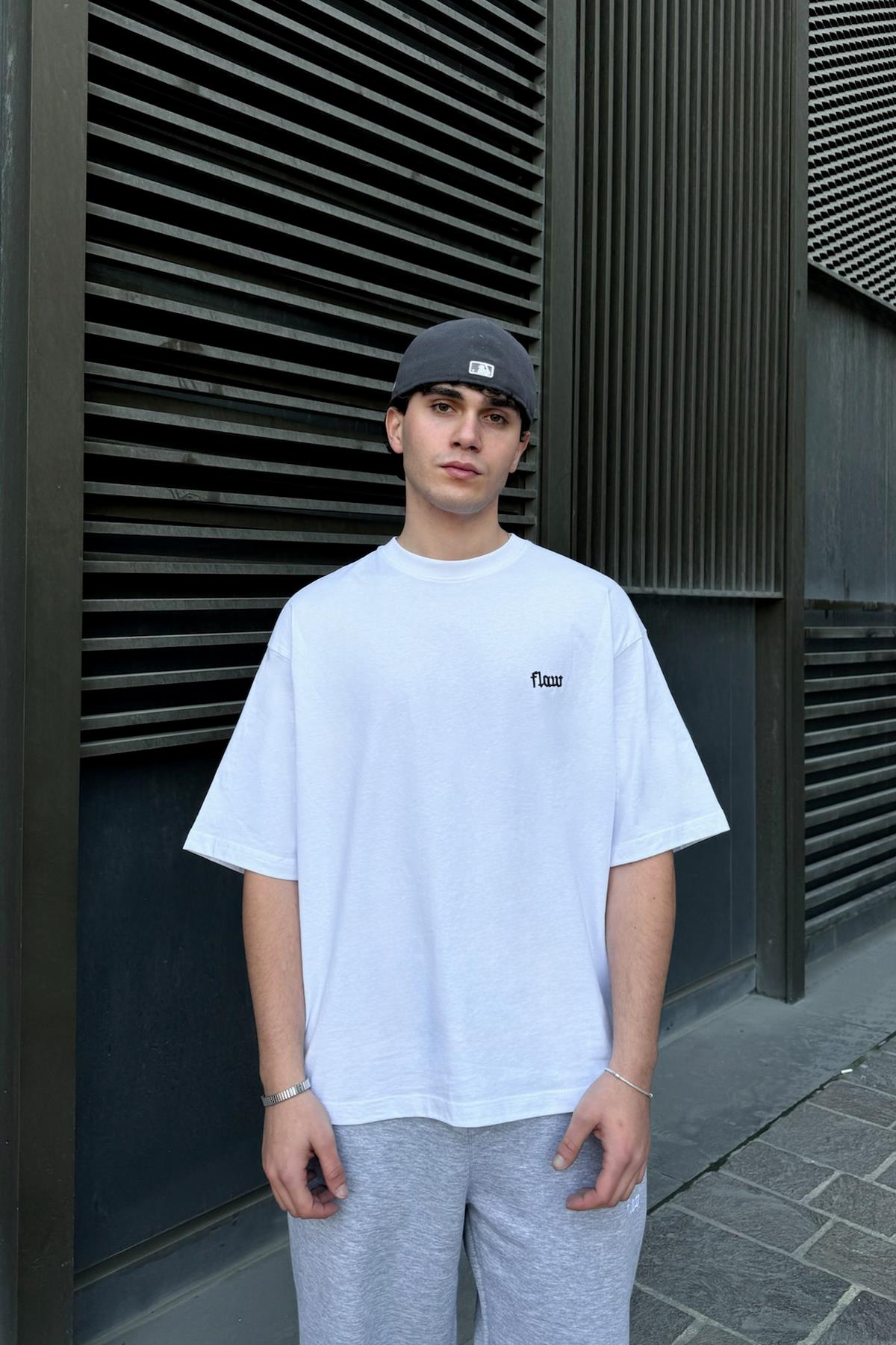 Flaw Nakışlı Oversize Tişört Beyaz