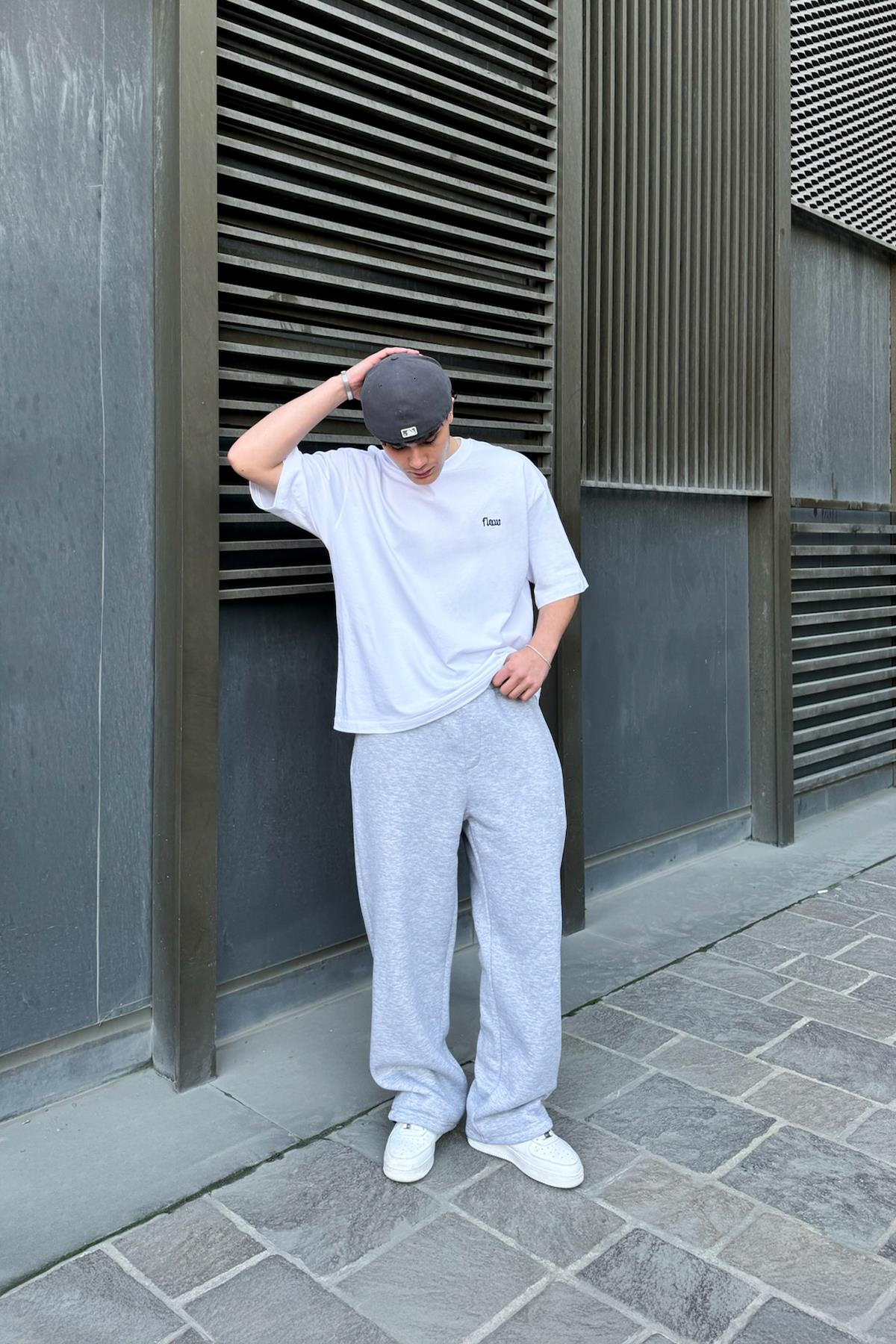 Flaw Nakışlı Oversize Tişört Beyaz