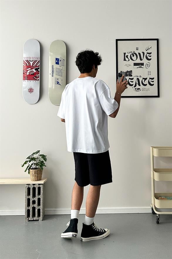 Flaw World Kadife Doku Baskılı Beyaz Oversize Tişört