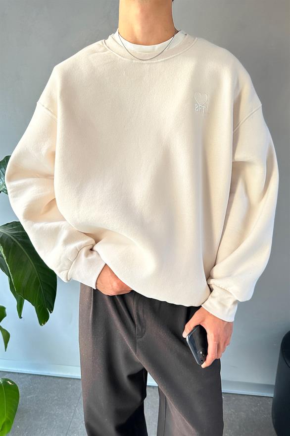 Heart Nakışlı Bisiklet Yaka Bej Sweatshirt