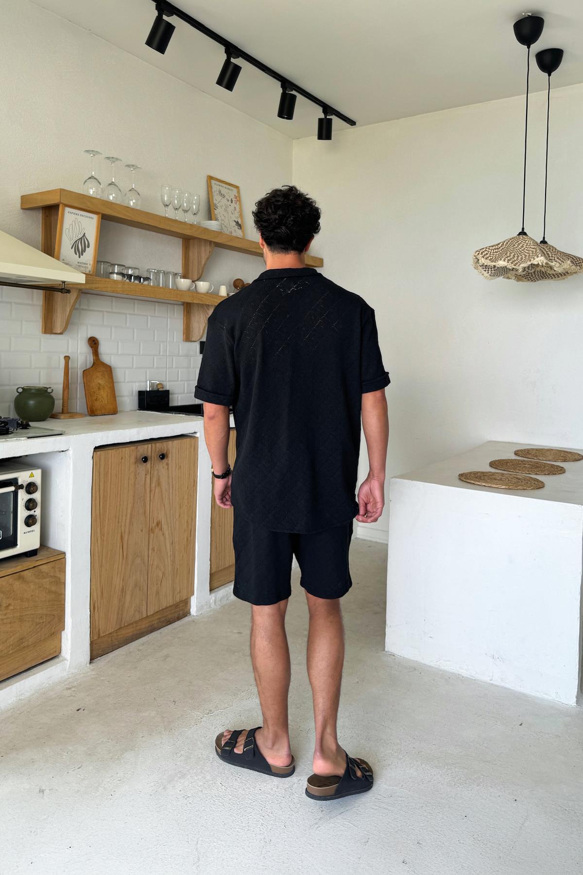 Siyah Jakarlı Kısa Kol Gömlek