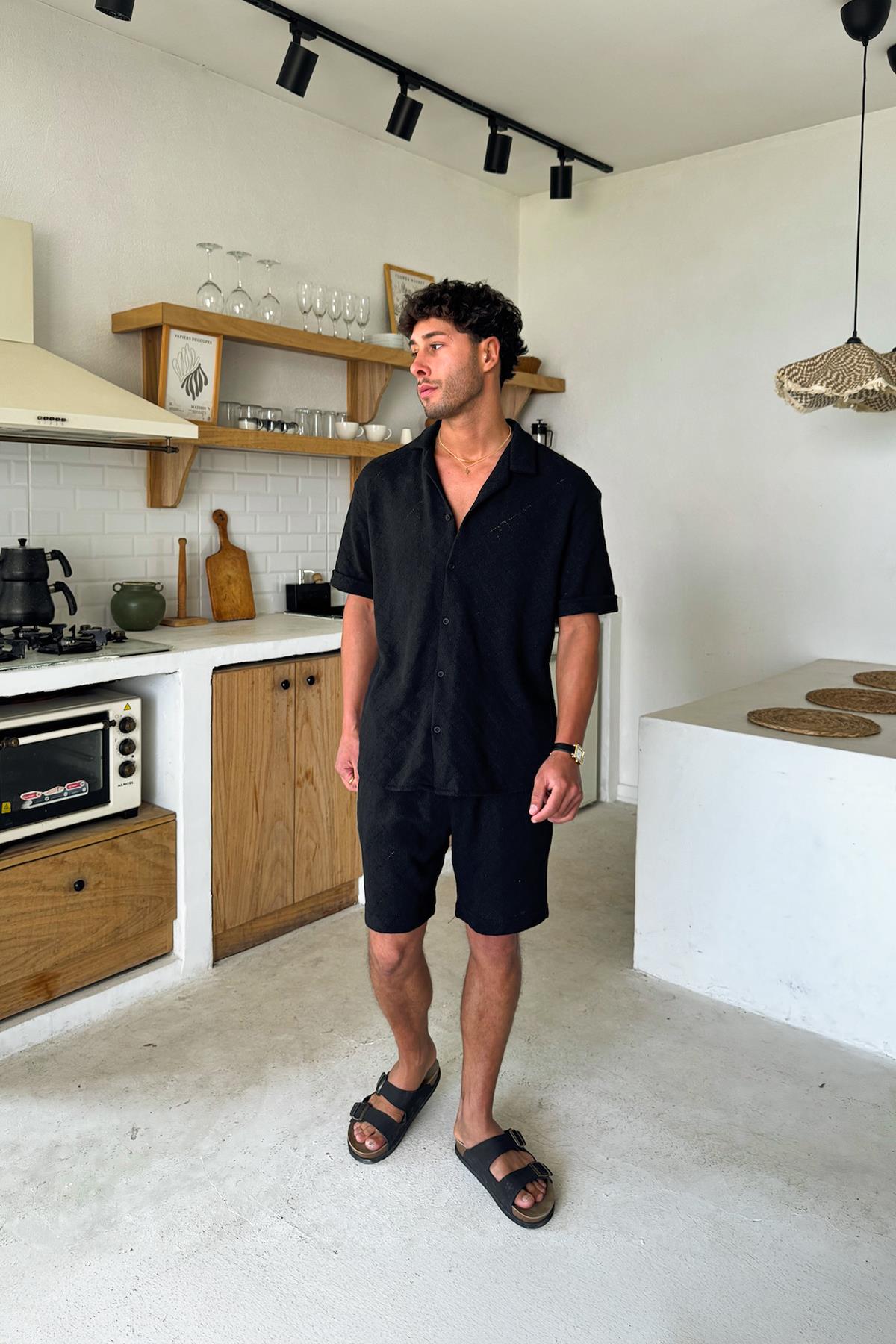 Siyah Jakarlı Kısa Kol Gömlek