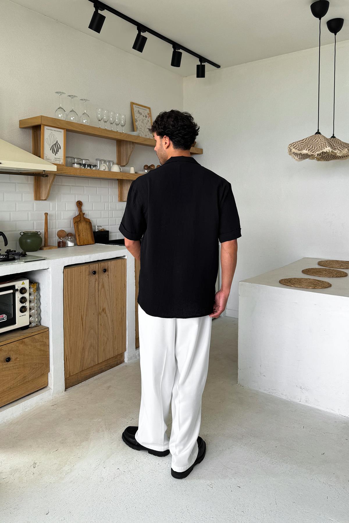 Siyah Kısa Kollu Dokuma Gömlek