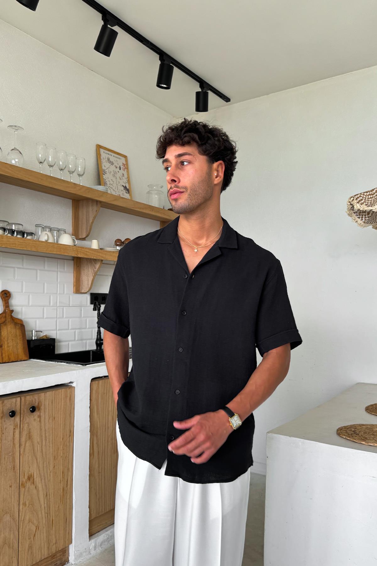 Siyah Kısa Kollu Dokuma Gömlek