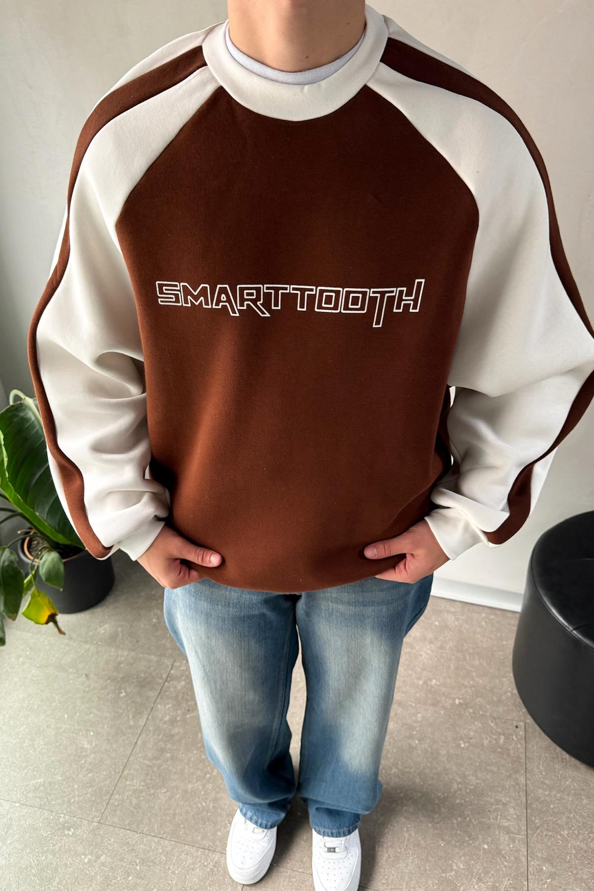 Kol Biye Geçişli Kahverengi Bisiklet Yaka Sweatshirt