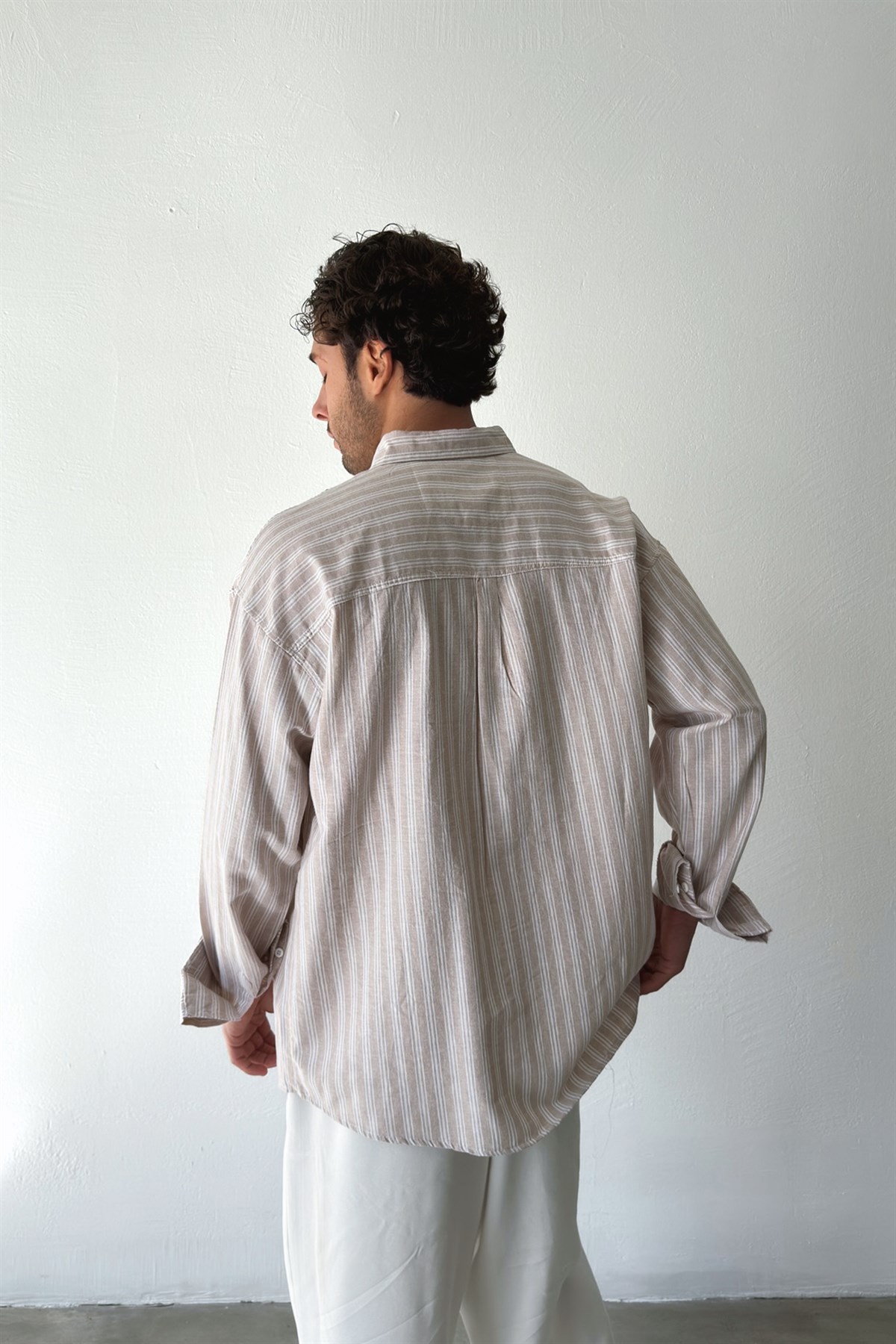 Makeba Nakışlı Çizgili Bej Keten Gömlek