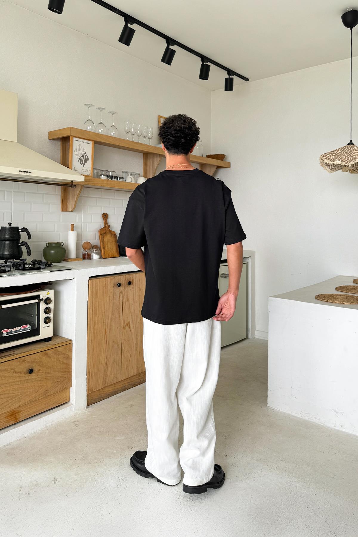 Minimal Baskılı Siyah Oversize Tişört