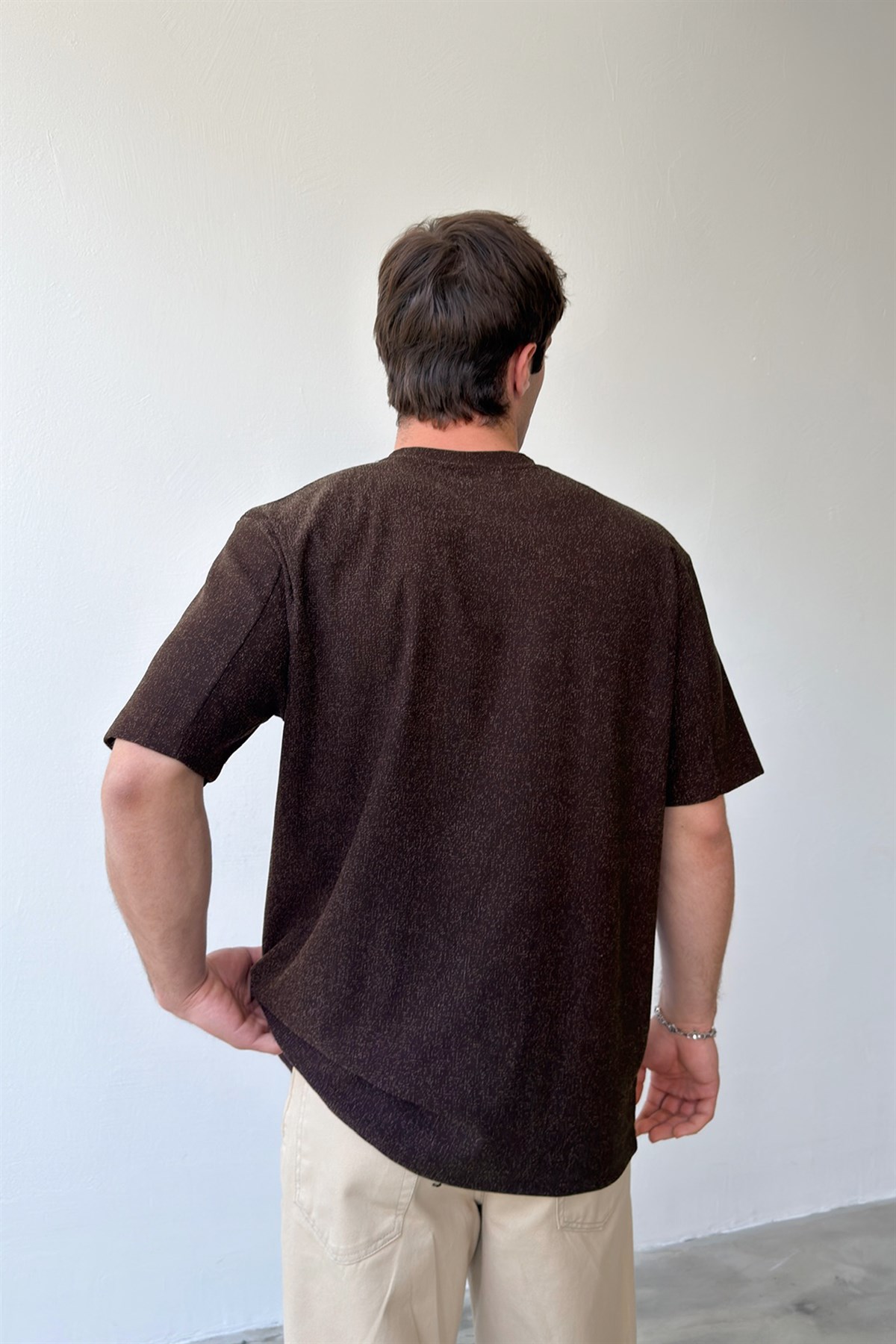 Minimal Nakışlı Dokuma Tişört