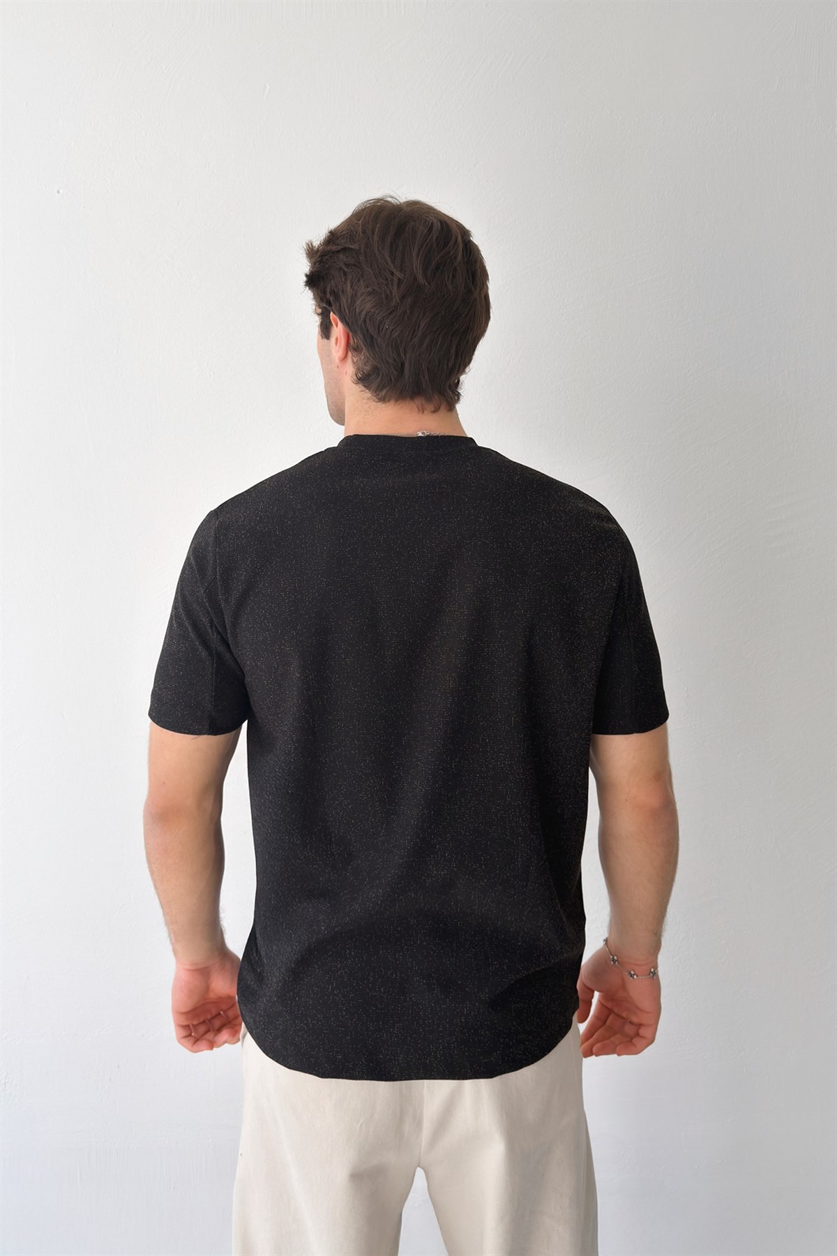 Minimal Nakışlı Dokuma Tişört