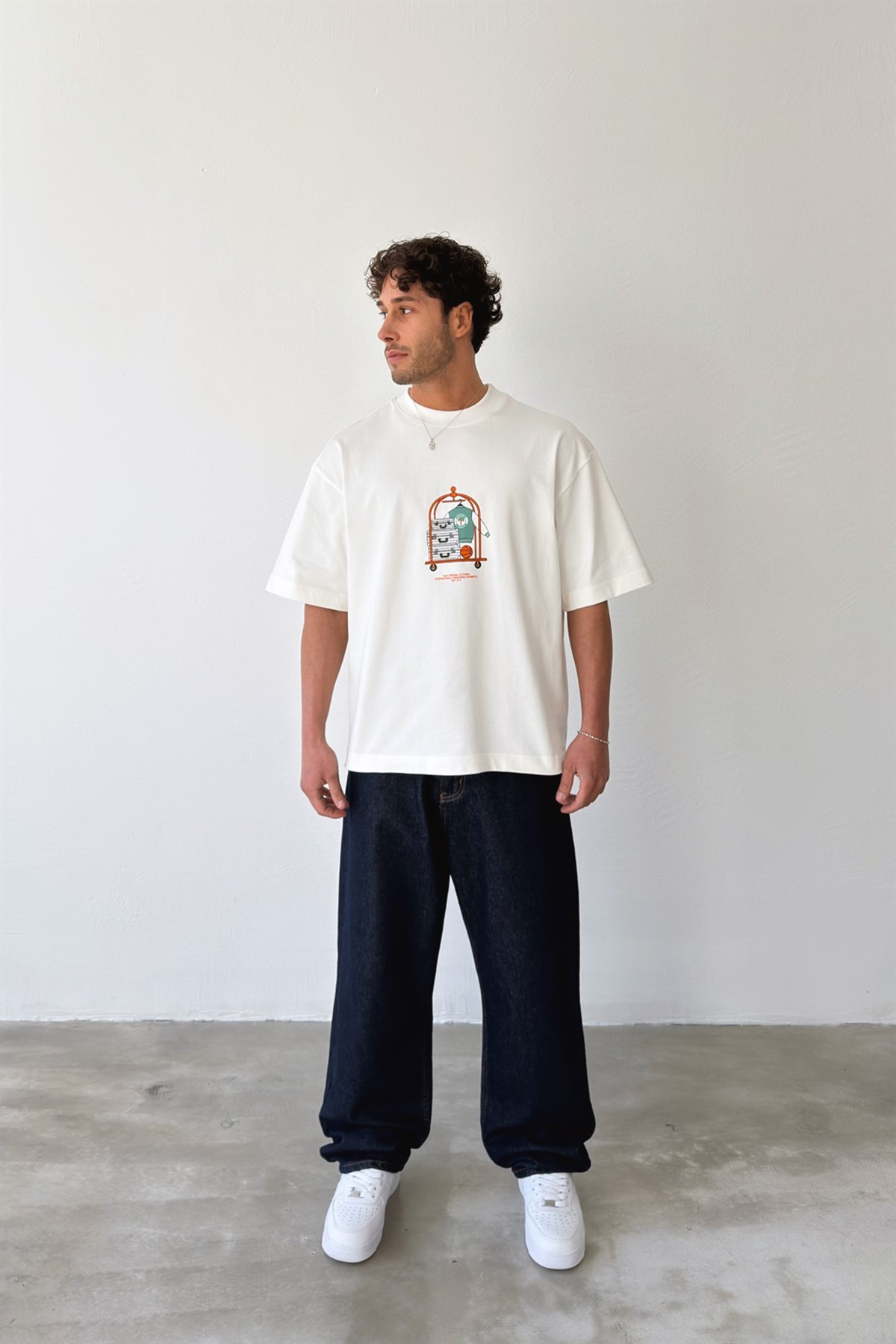 Distant Regards Baskılı Tişört