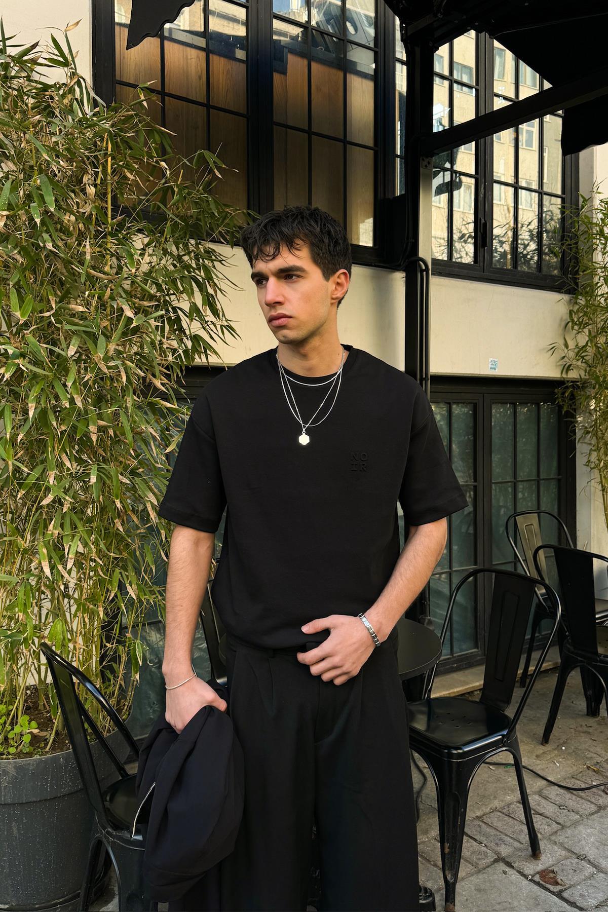 Noır Kabartma Detay Tişört Siyah