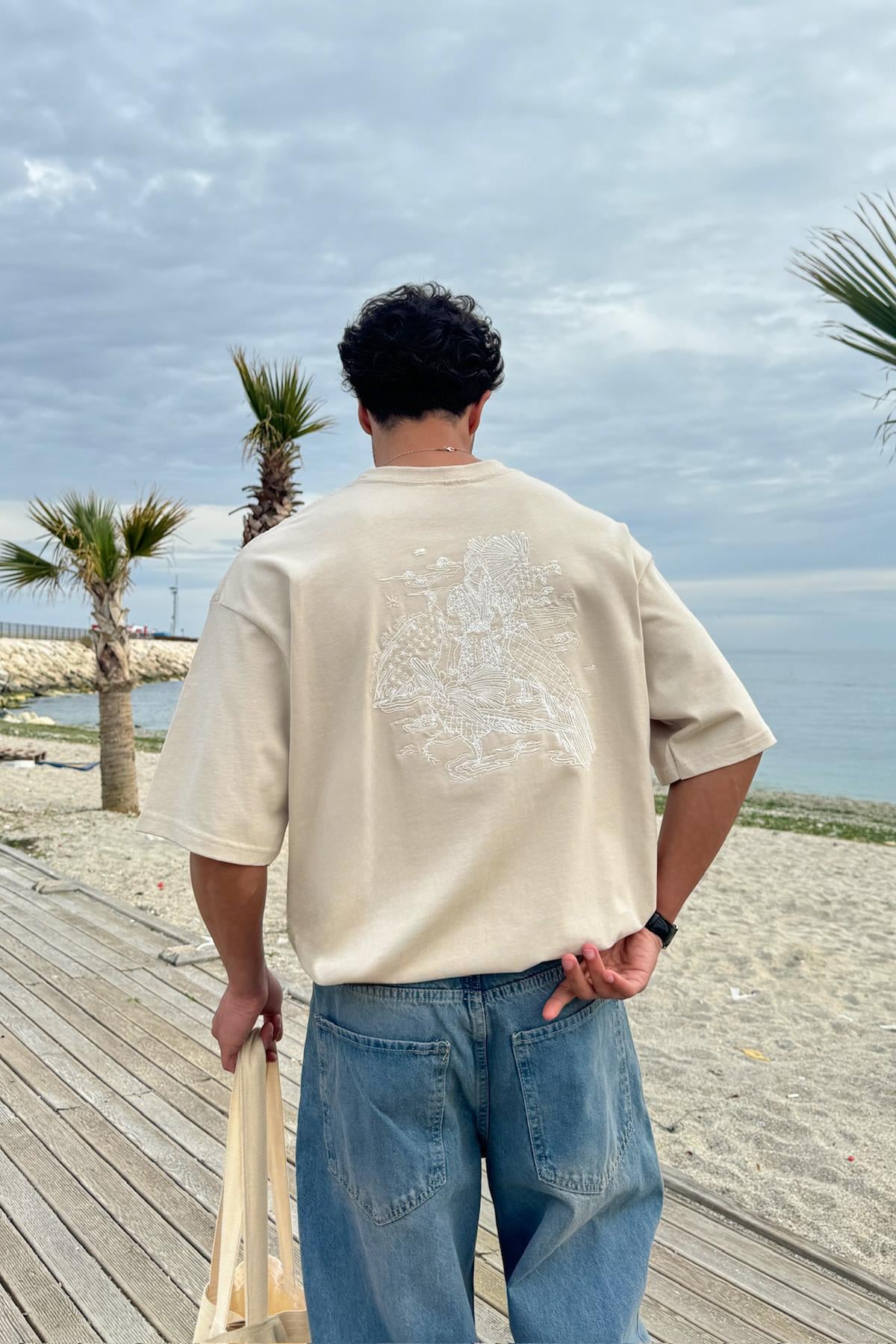 Ostrich Sırt Nakışlı Oversize Tişört