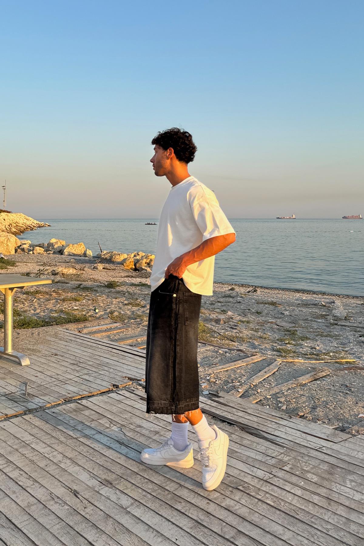 Paça Yırtık Model Kot Şort