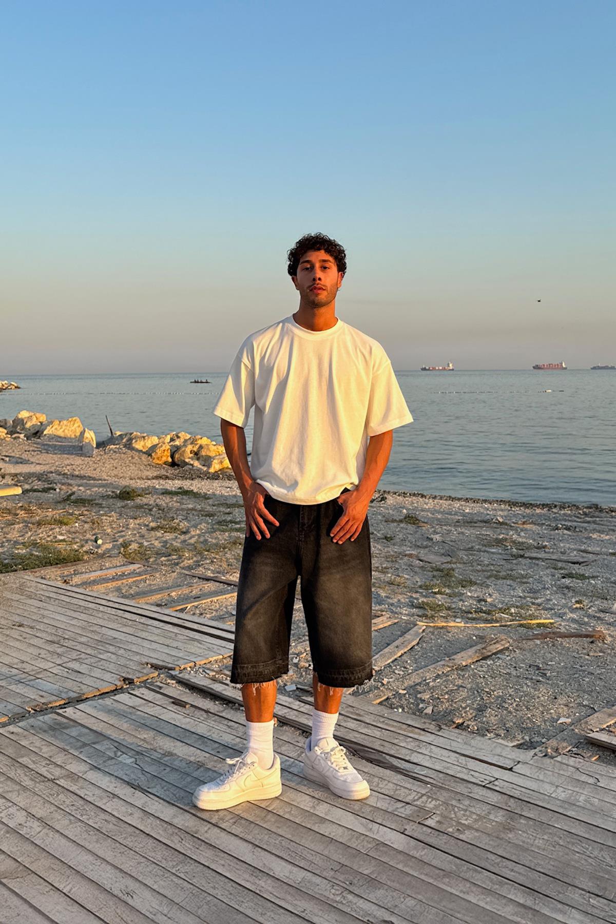 Paça Yırtık Model Kot Şort