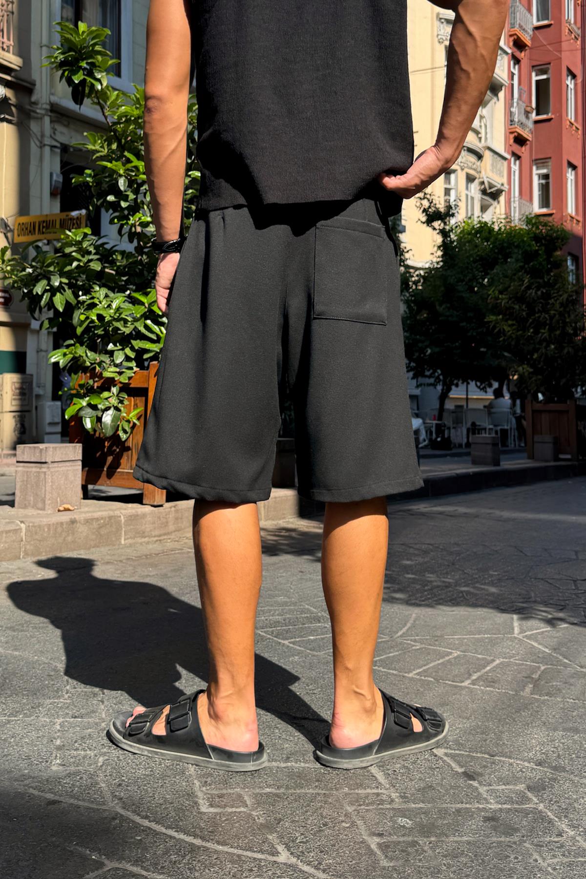 Pileli Siyah Kumaş Şort Siyah