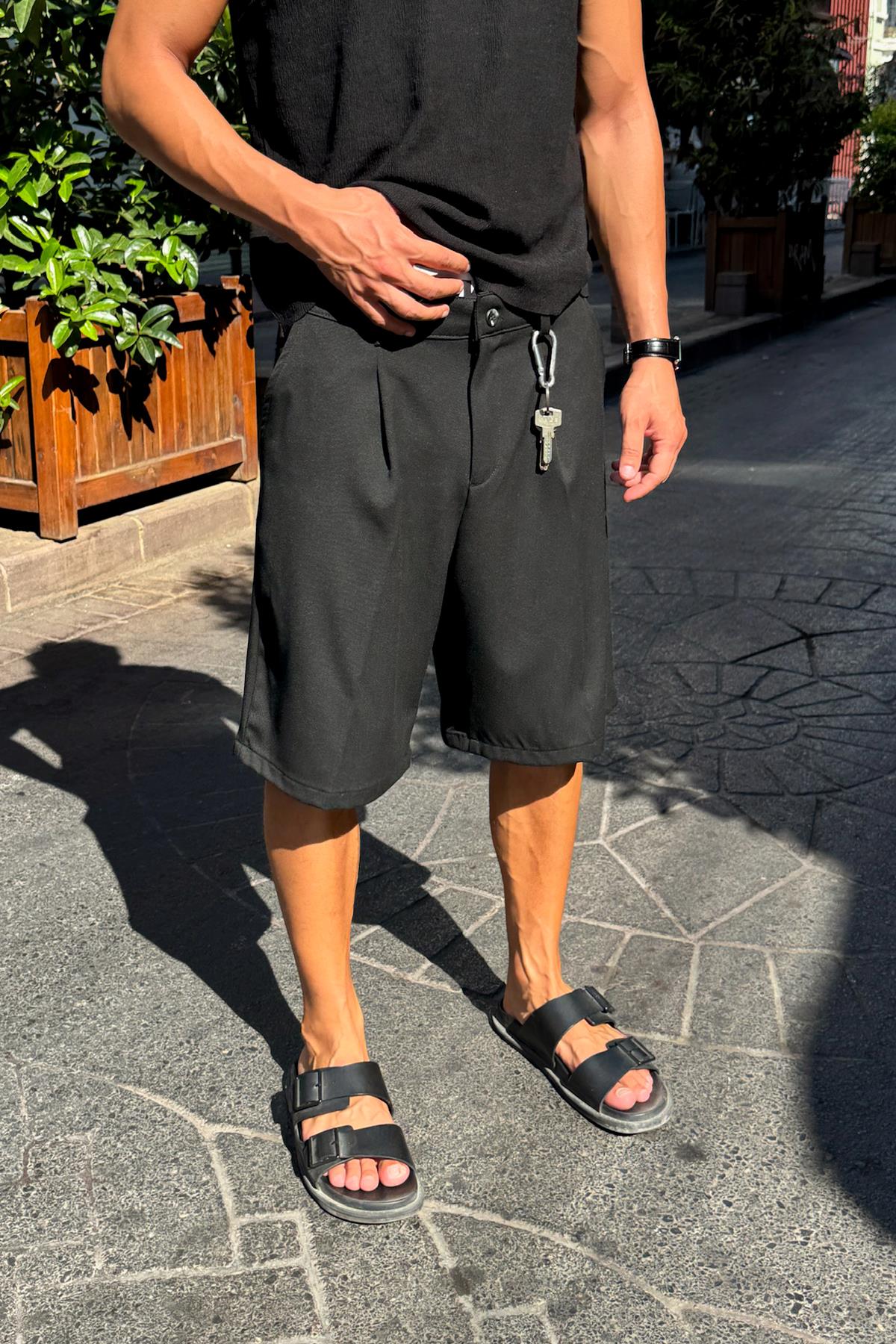 Pileli Siyah Kumaş Şort Siyah