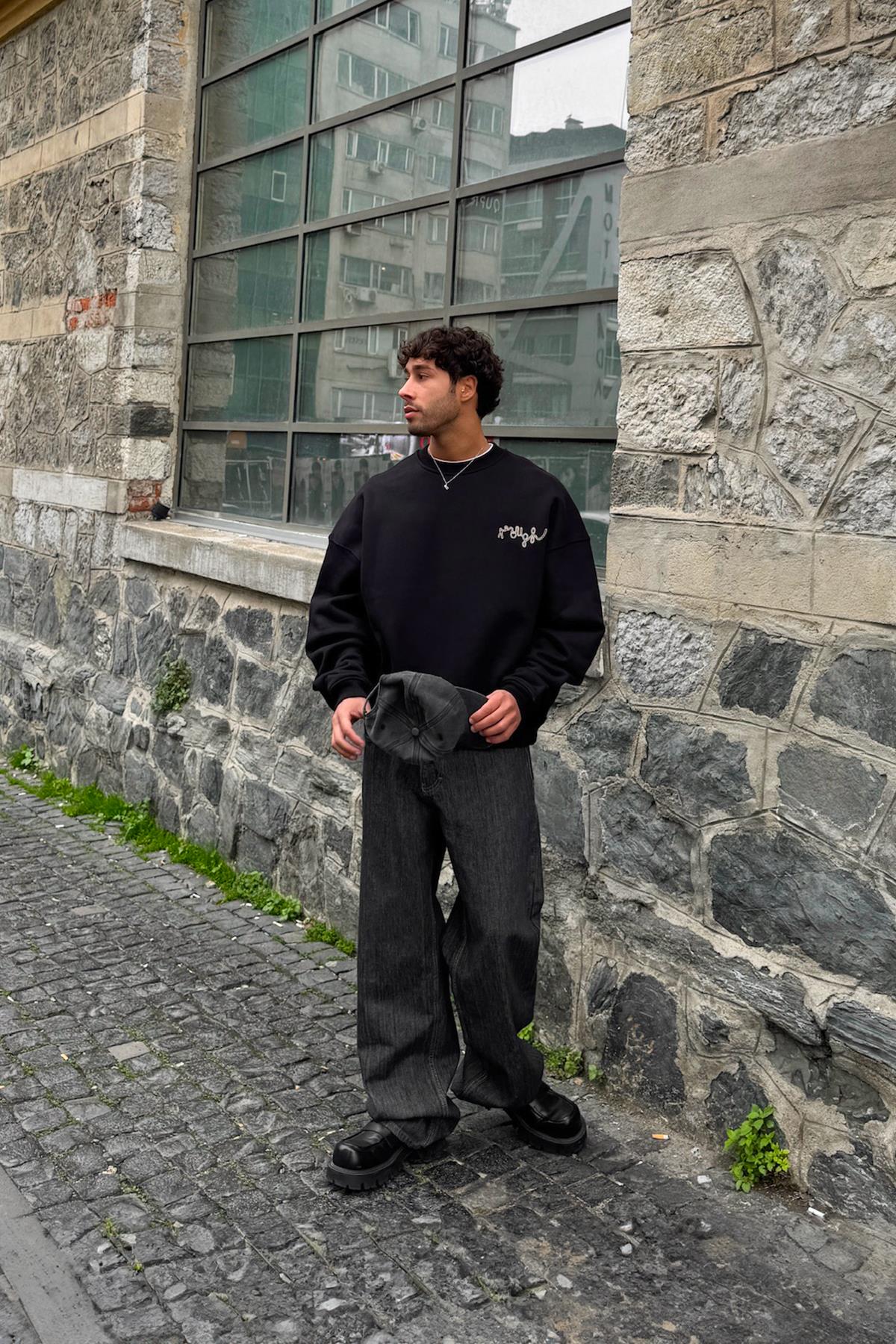 Premium Kumaş Ön Minimal Nakışlı Sweatshirt Siyah