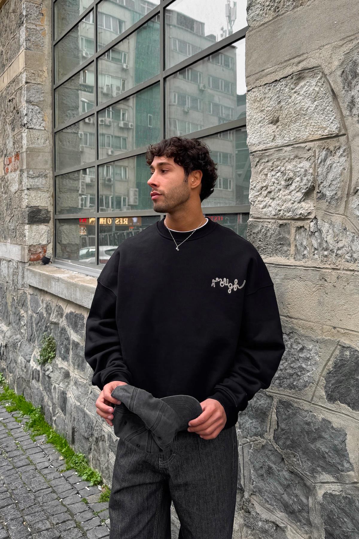 Premium Kumaş Ön Minimal Nakışlı Sweatshirt Siyah