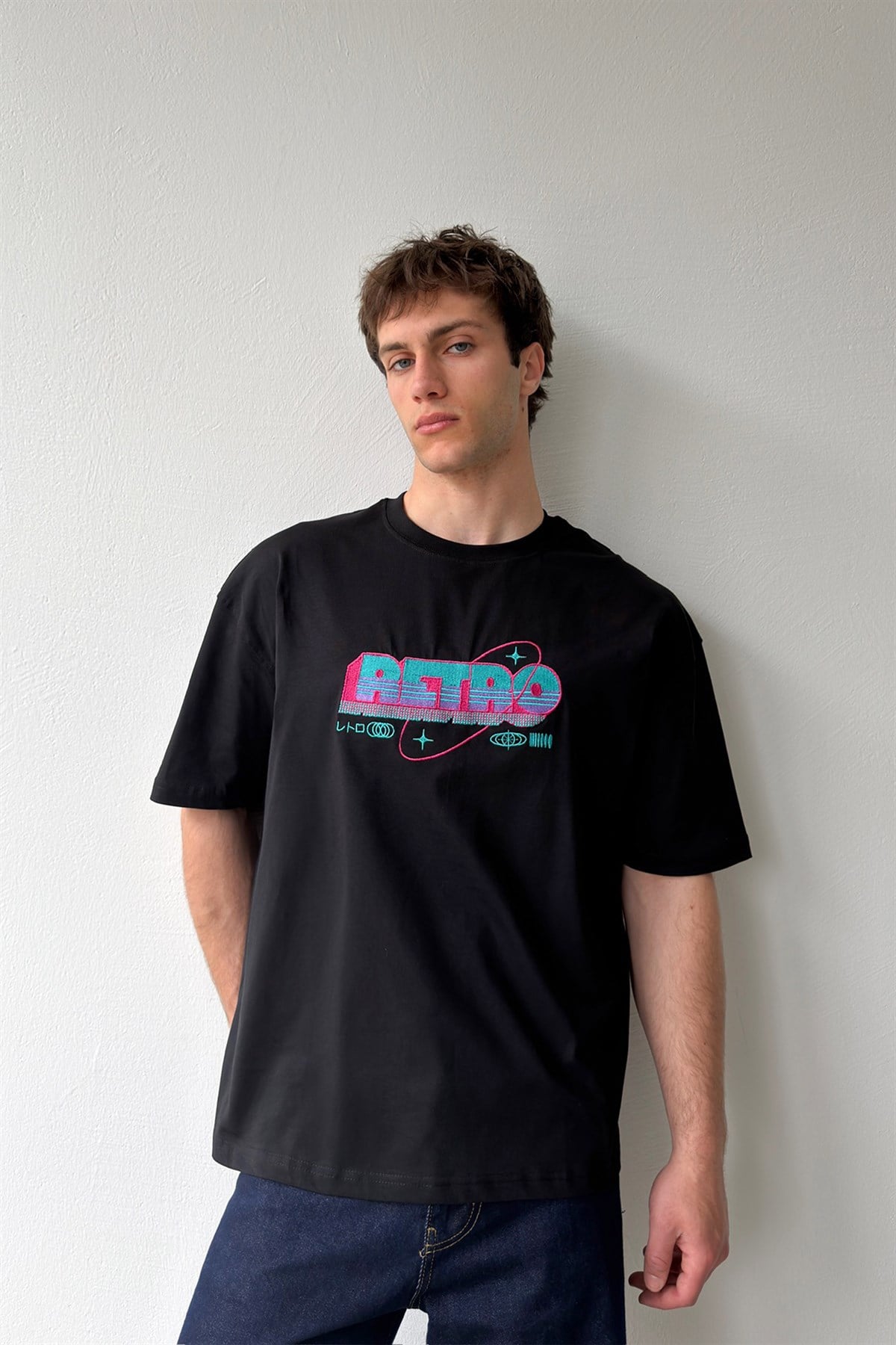 Retro Nakışlı Siyah Oversize Tişört