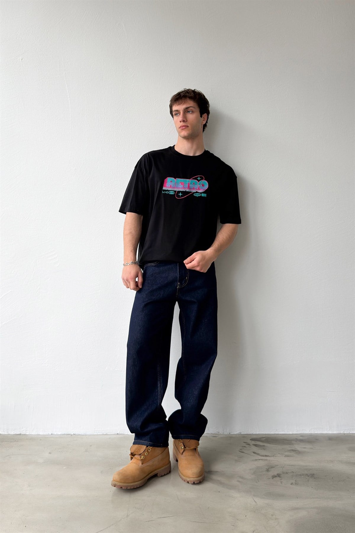 Retro Nakışlı Siyah Oversize Tişört