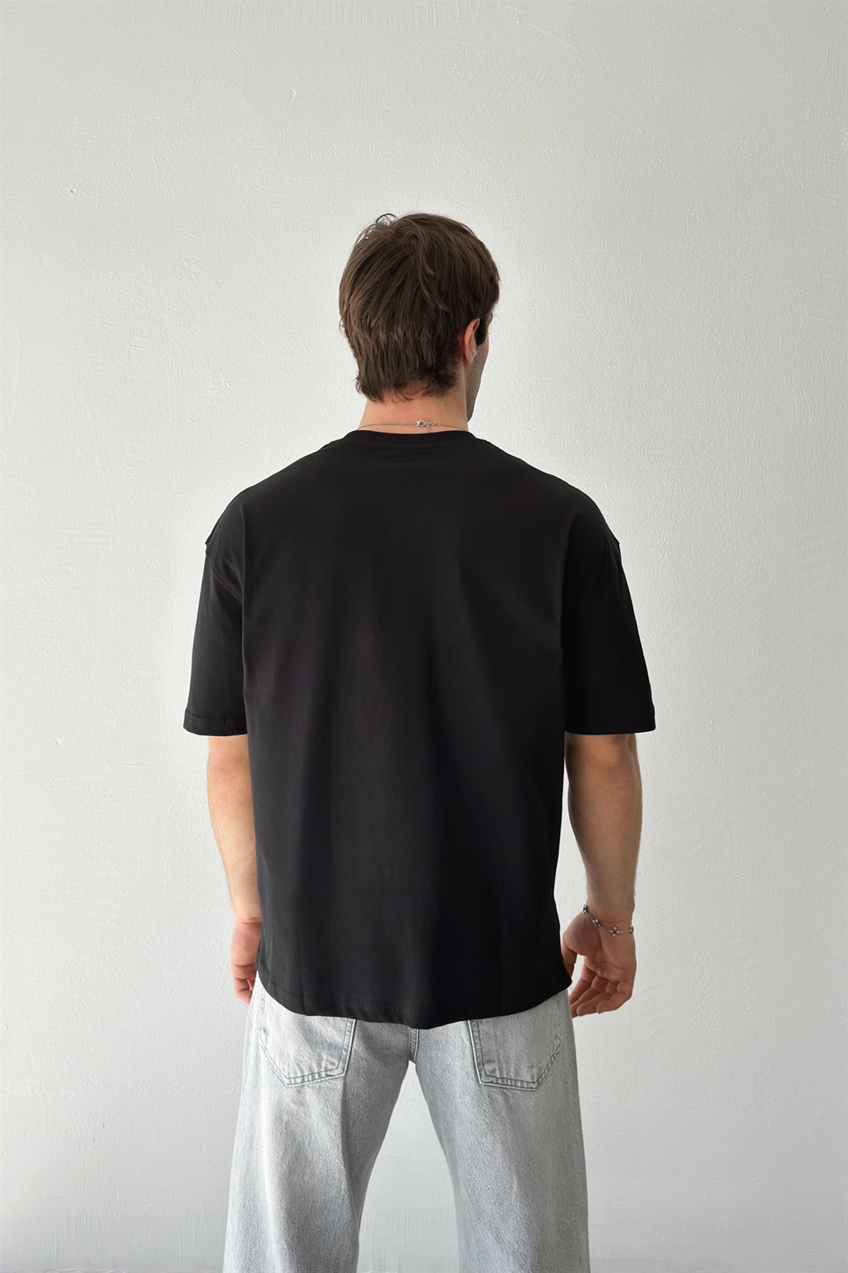 Retro Nakışlı Siyah Oversize Tişört