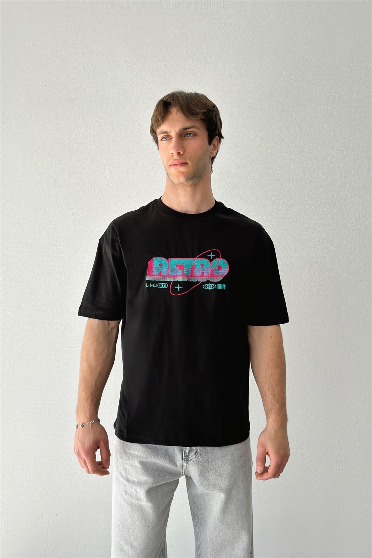 Retro Nakışlı Siyah Oversize Tişört