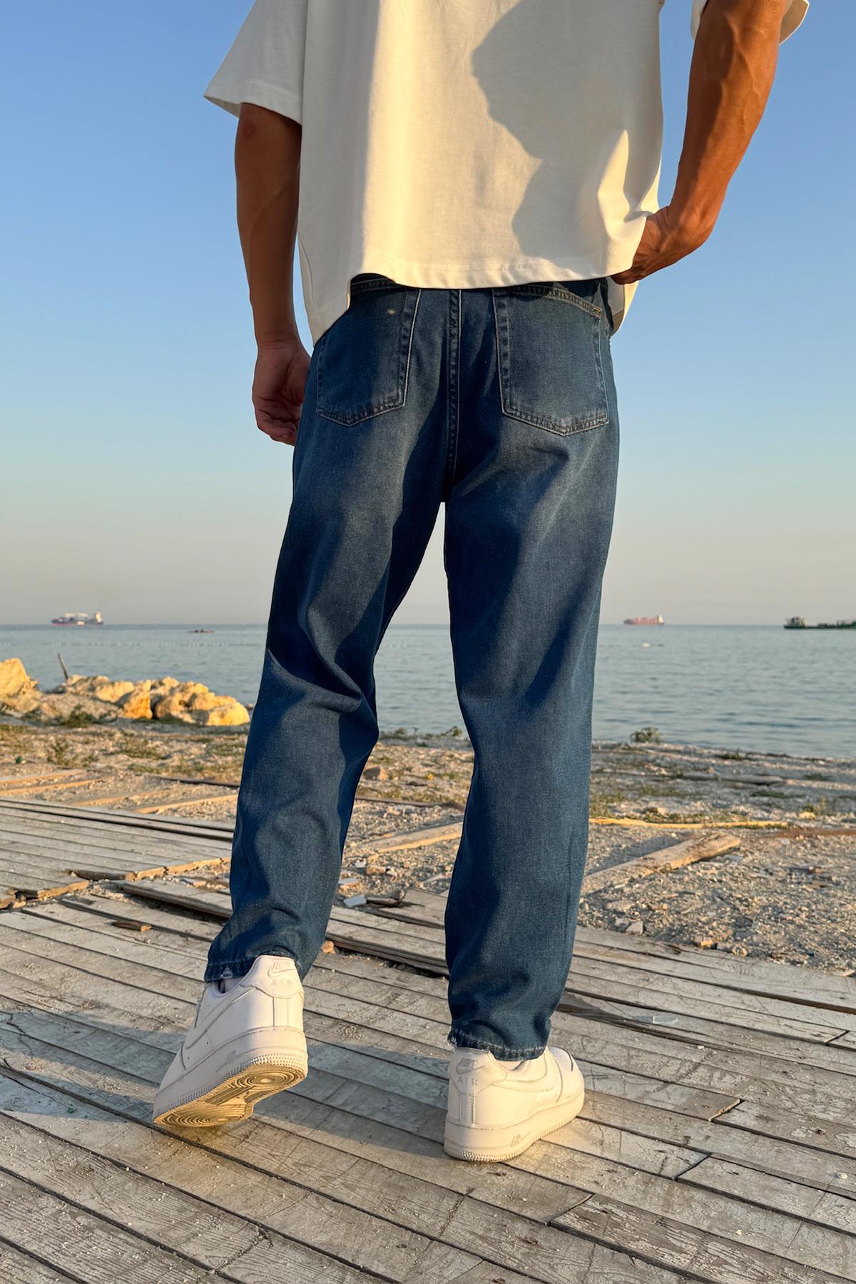 Ripped Detail Regular Fit Jean