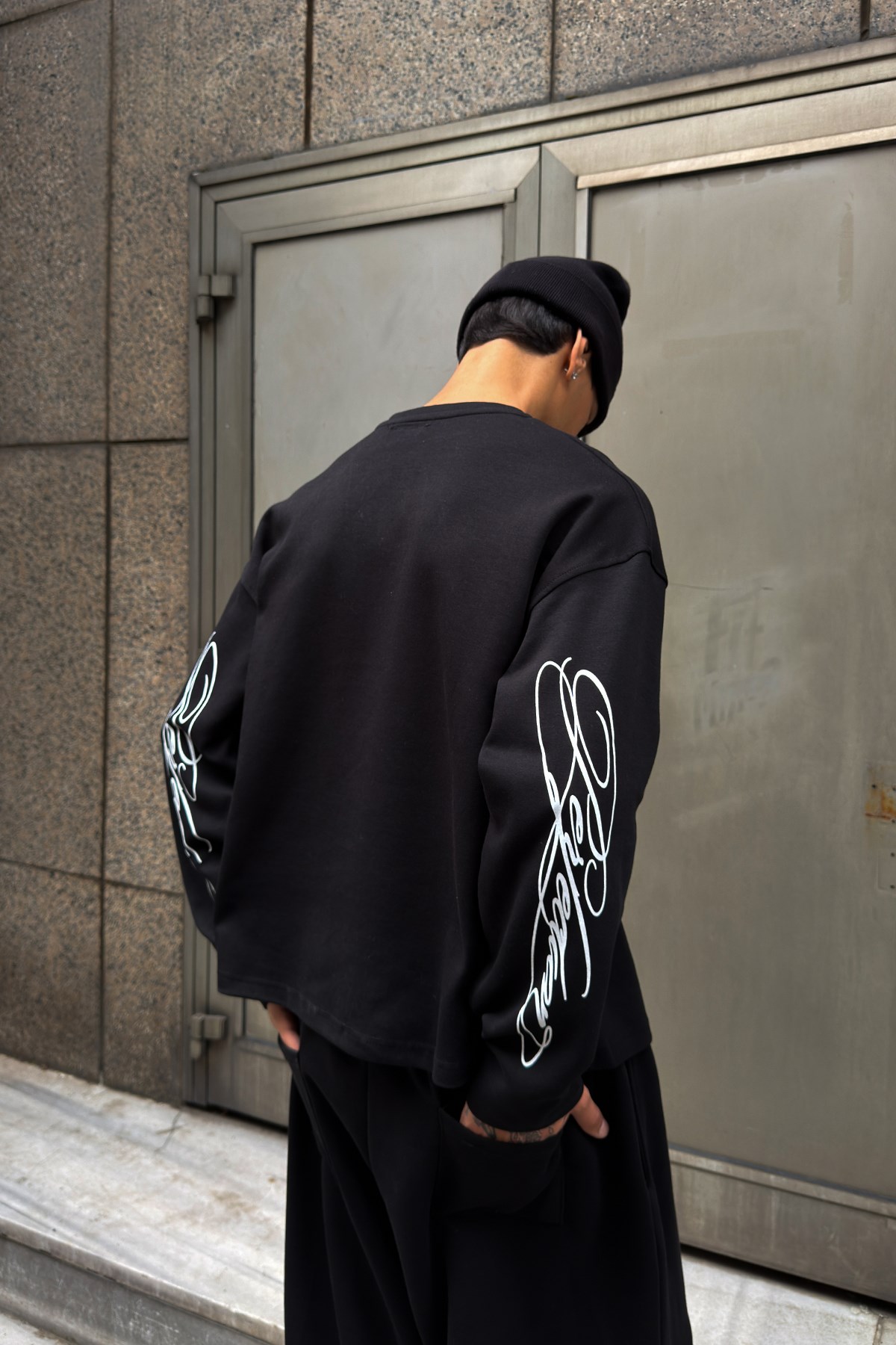 Curved Printed Black Long-Sleeve