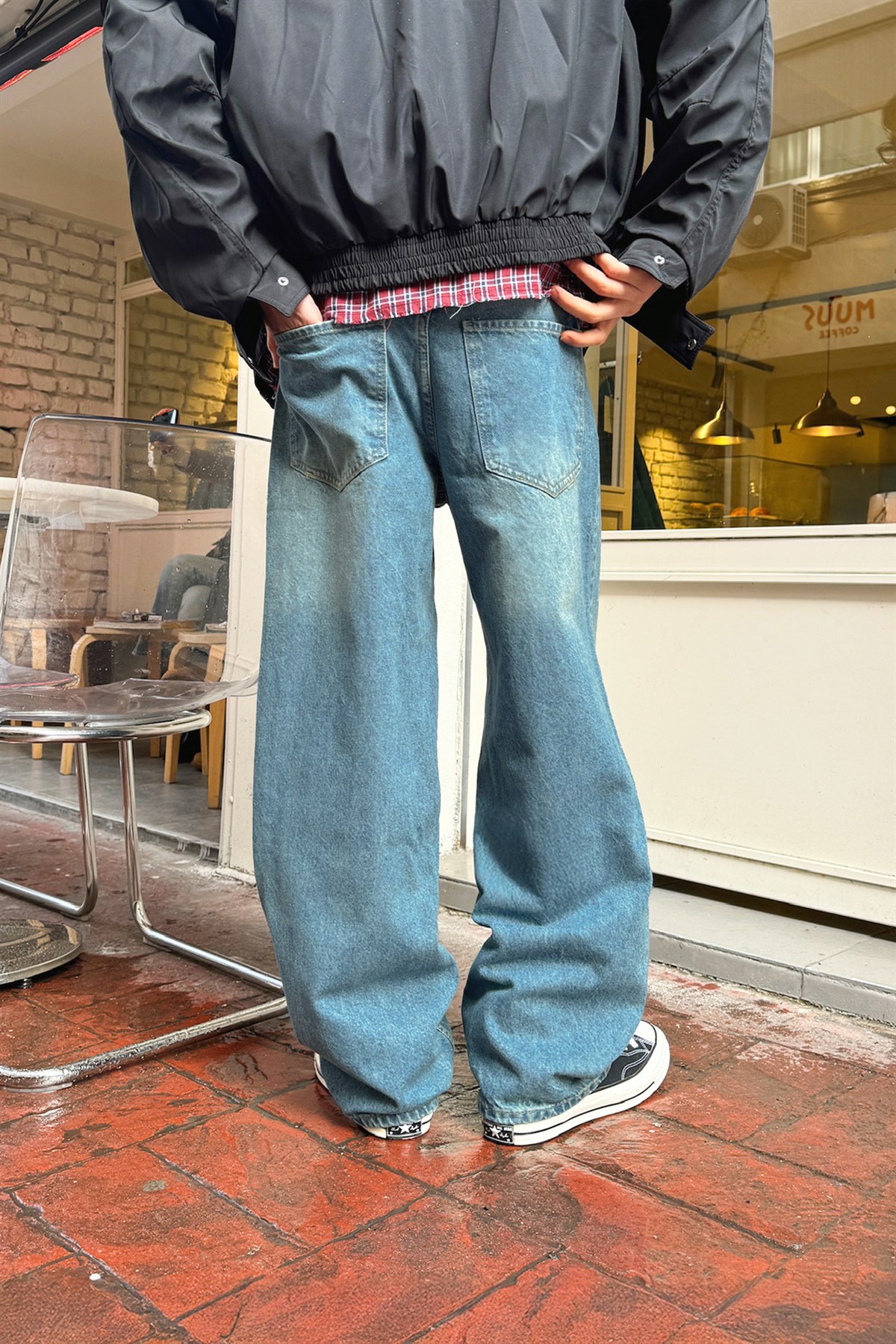 Soldurma Detaylı Baggy Jean Mavi