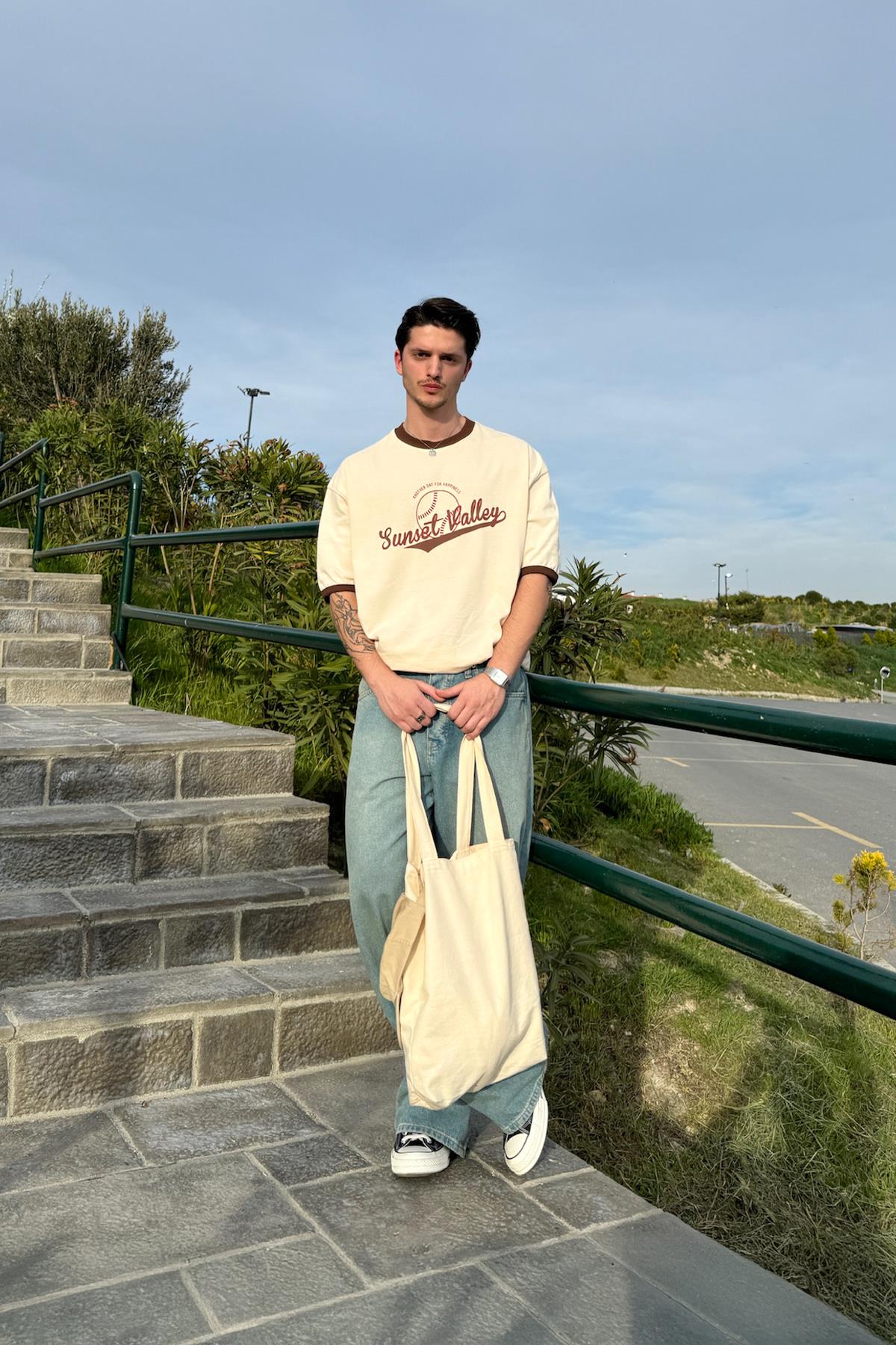 Sunset Valley Baskılı Oversize Tişört Bej