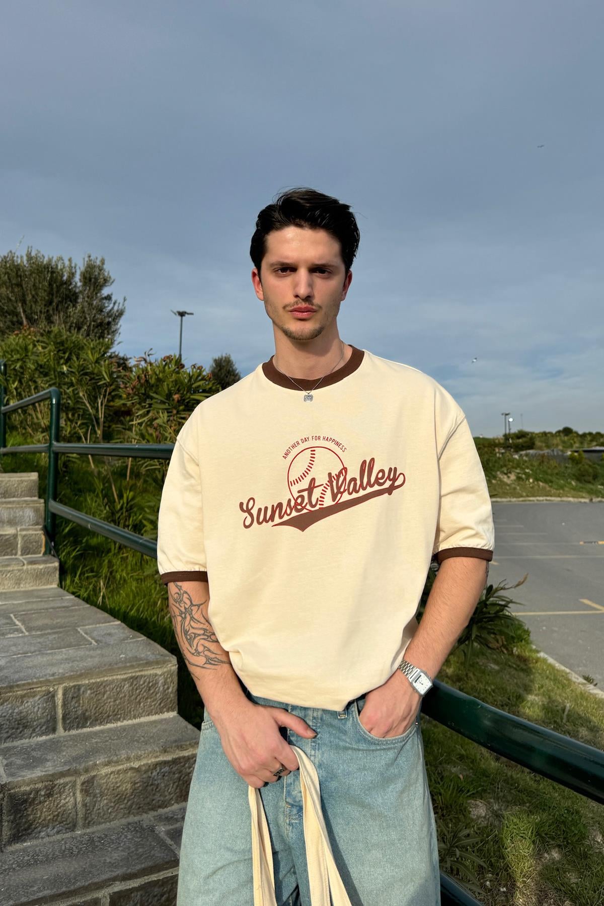 Sunset Valley Baskılı Oversize Tişört Bej