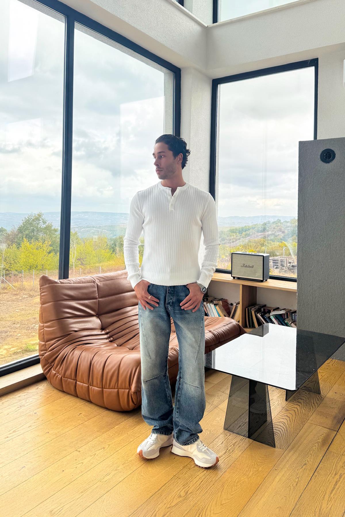 Ters Dikişli Düğmeli Triko Kazak Beyaz