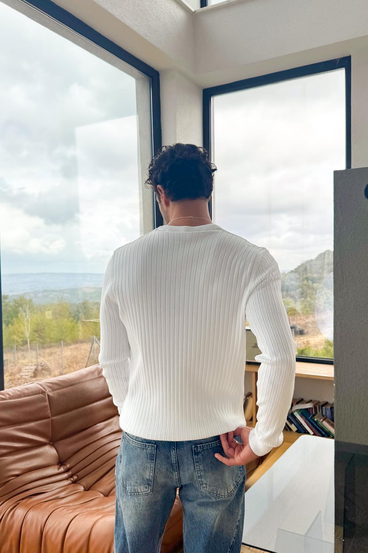 Ters Dikişli Düğmeli Triko Kazak Beyaz