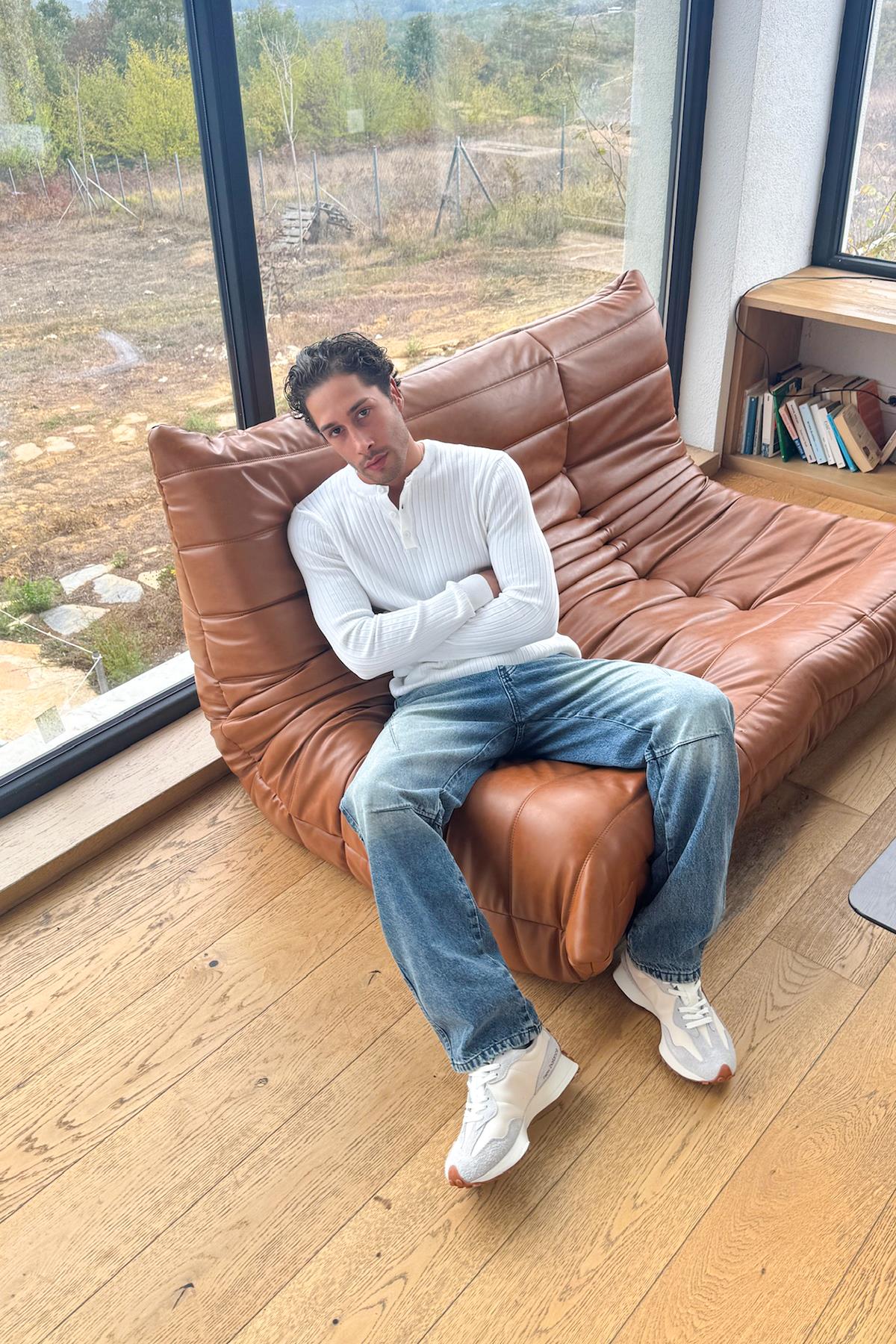 Ters Dikişli Düğmeli Triko Kazak Beyaz