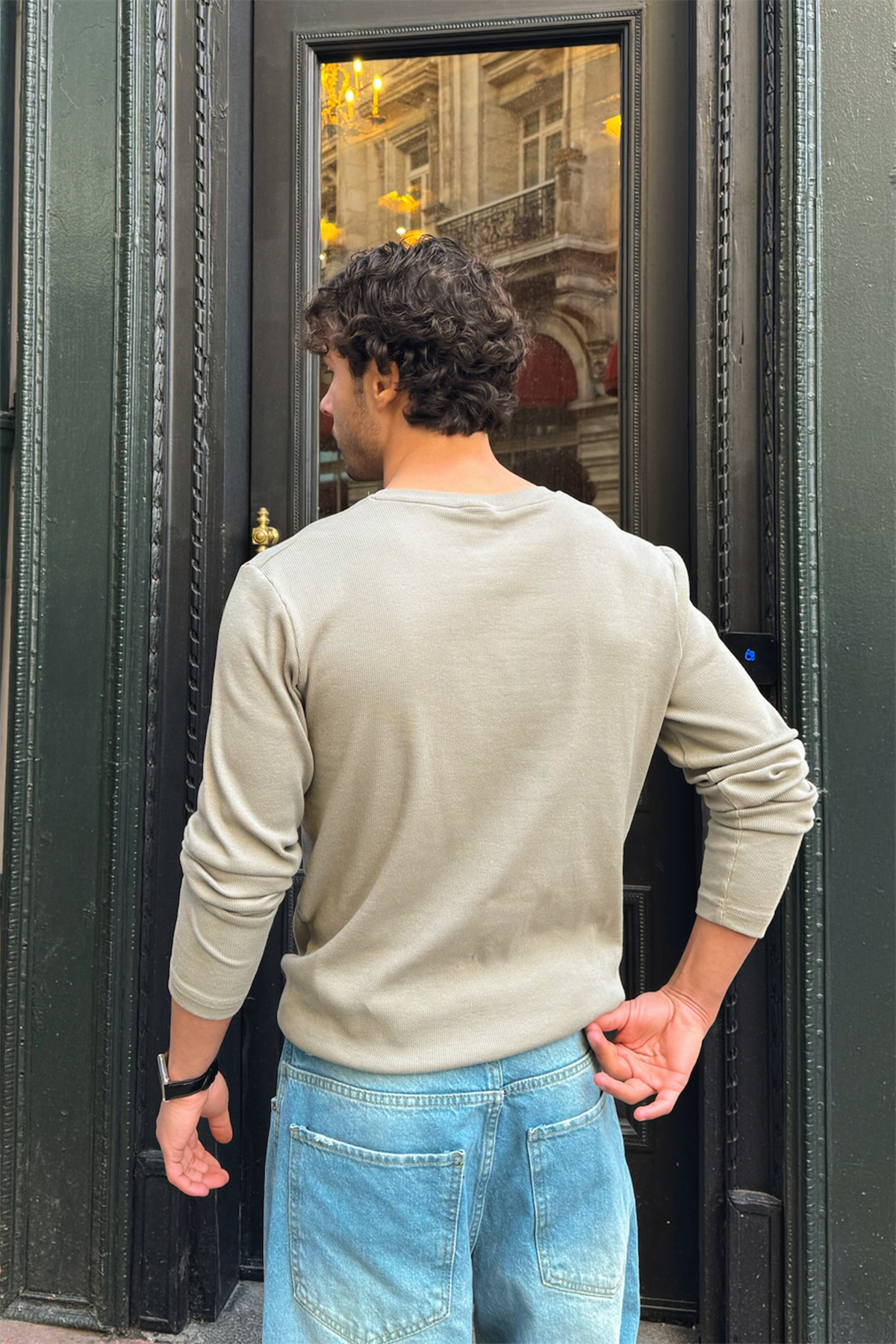 Uzun Kollu Düğmeli Tişört