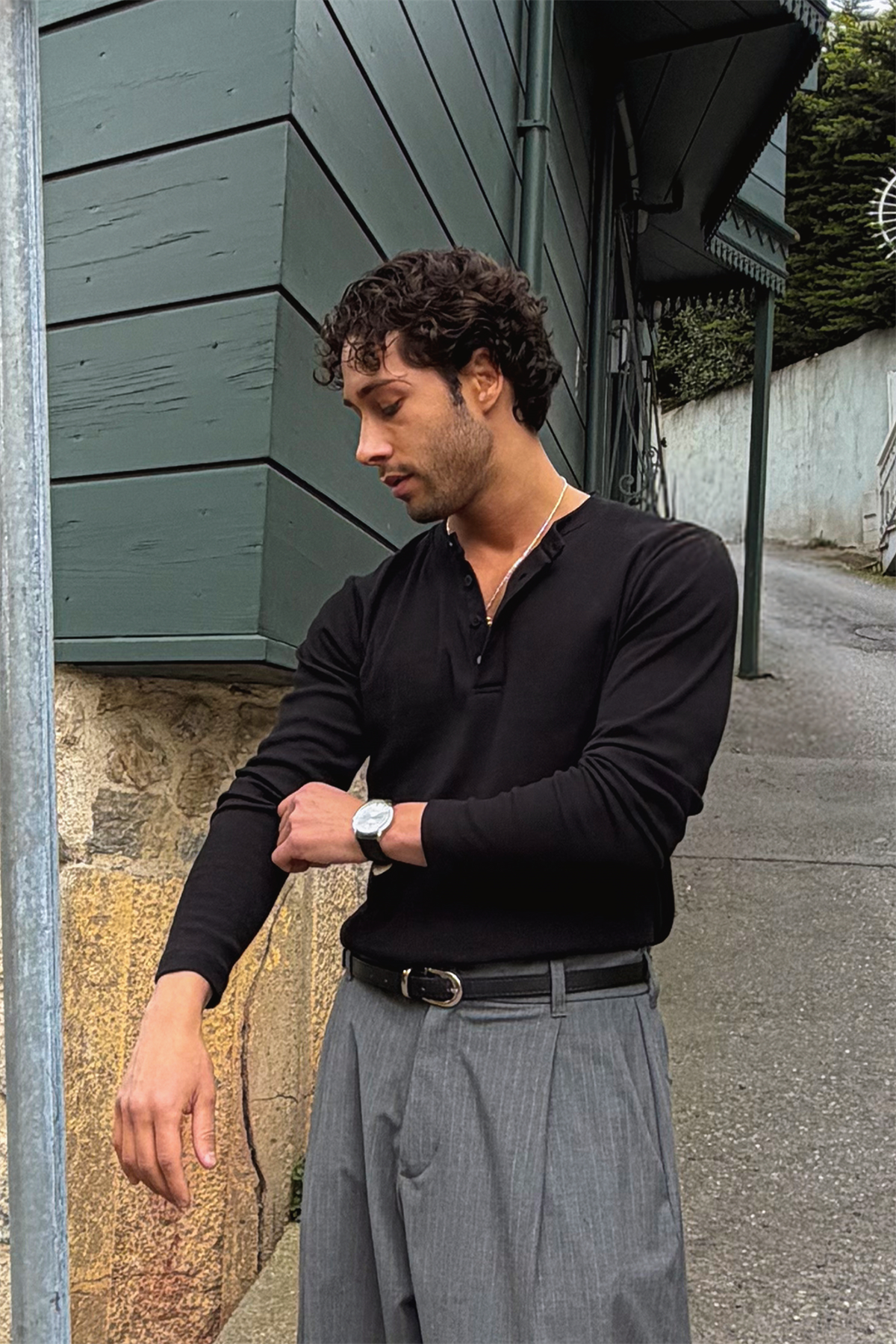 Uzun Kollu Düğmeli Tişört