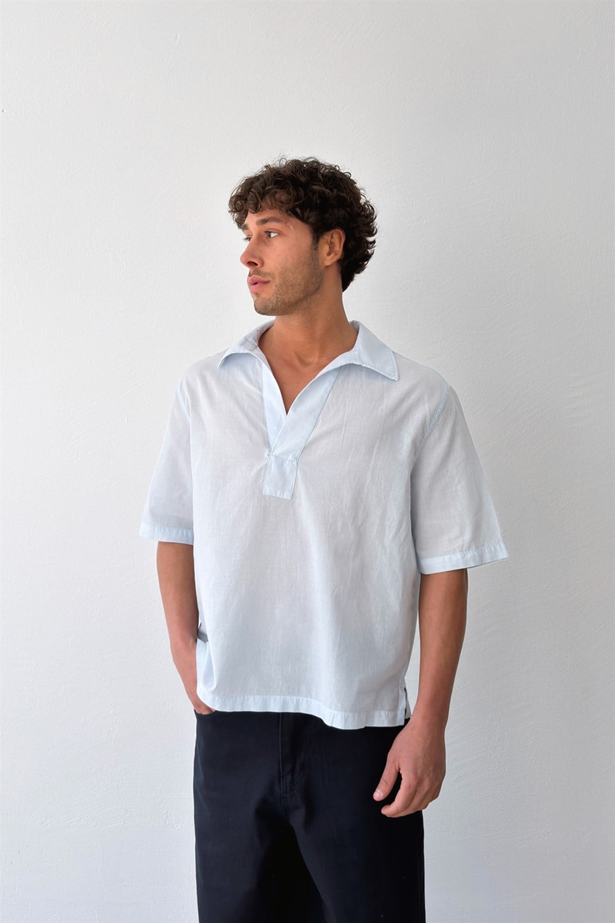 V Yaka Mavi Keten Gömlek