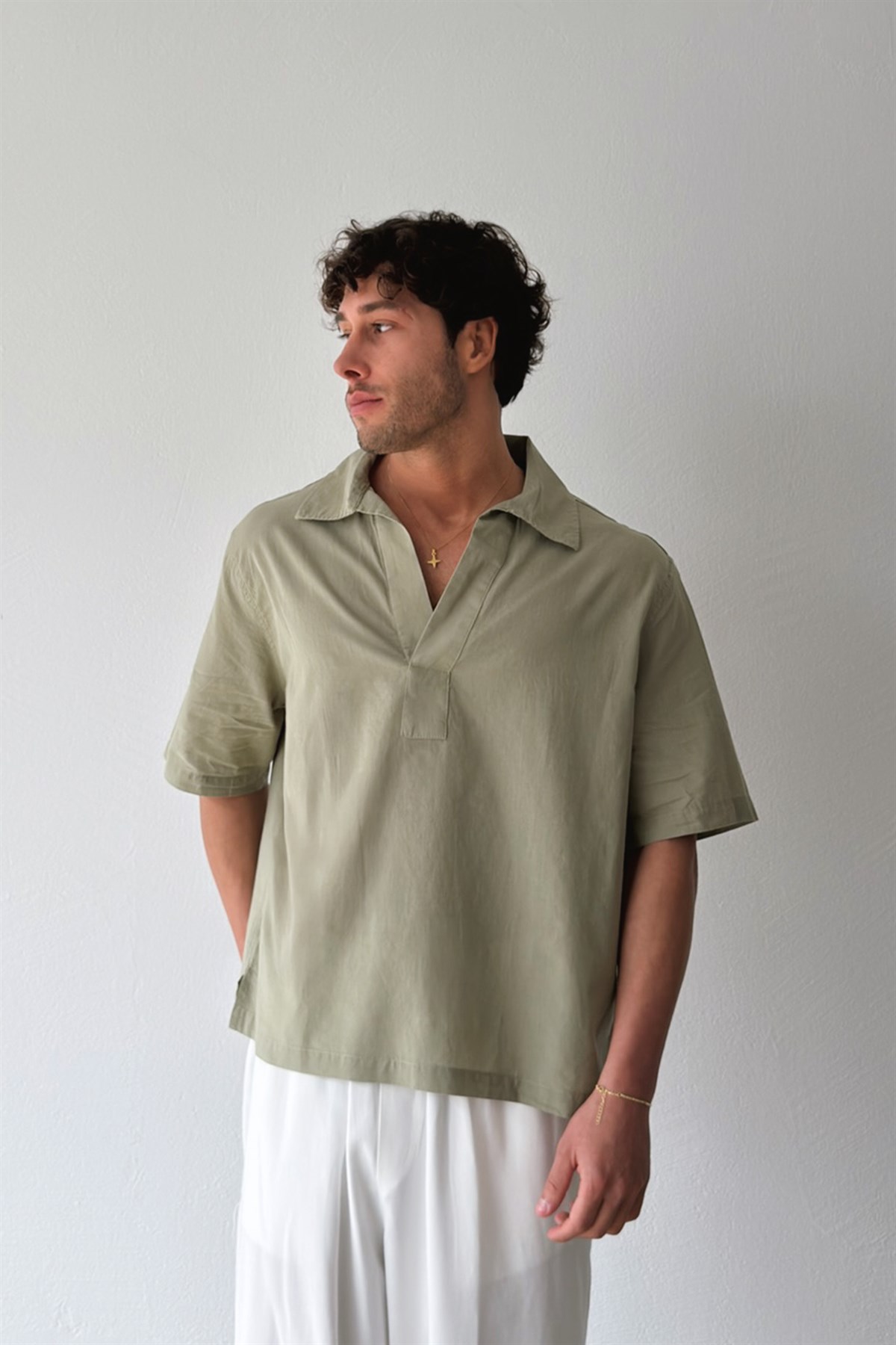 V Yaka Haki Keten Gömlek