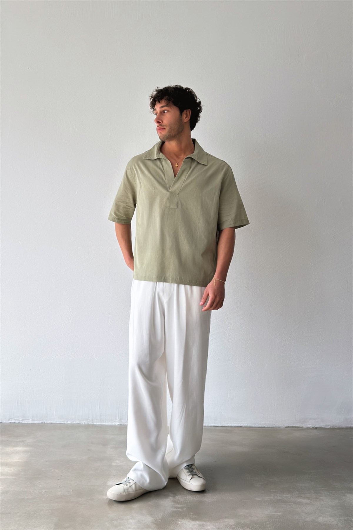 V Yaka Haki Keten Gömlek