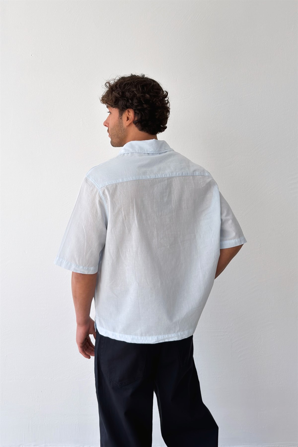 V Yaka Mavi Keten Gömlek