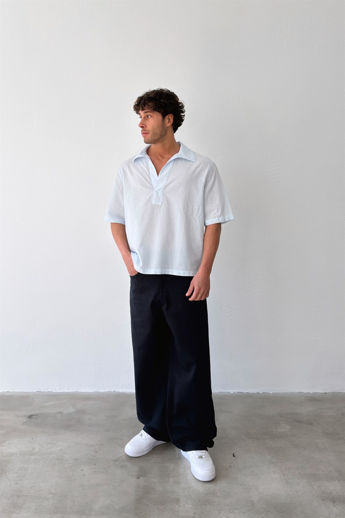 V Yaka Mavi Keten Gömlek