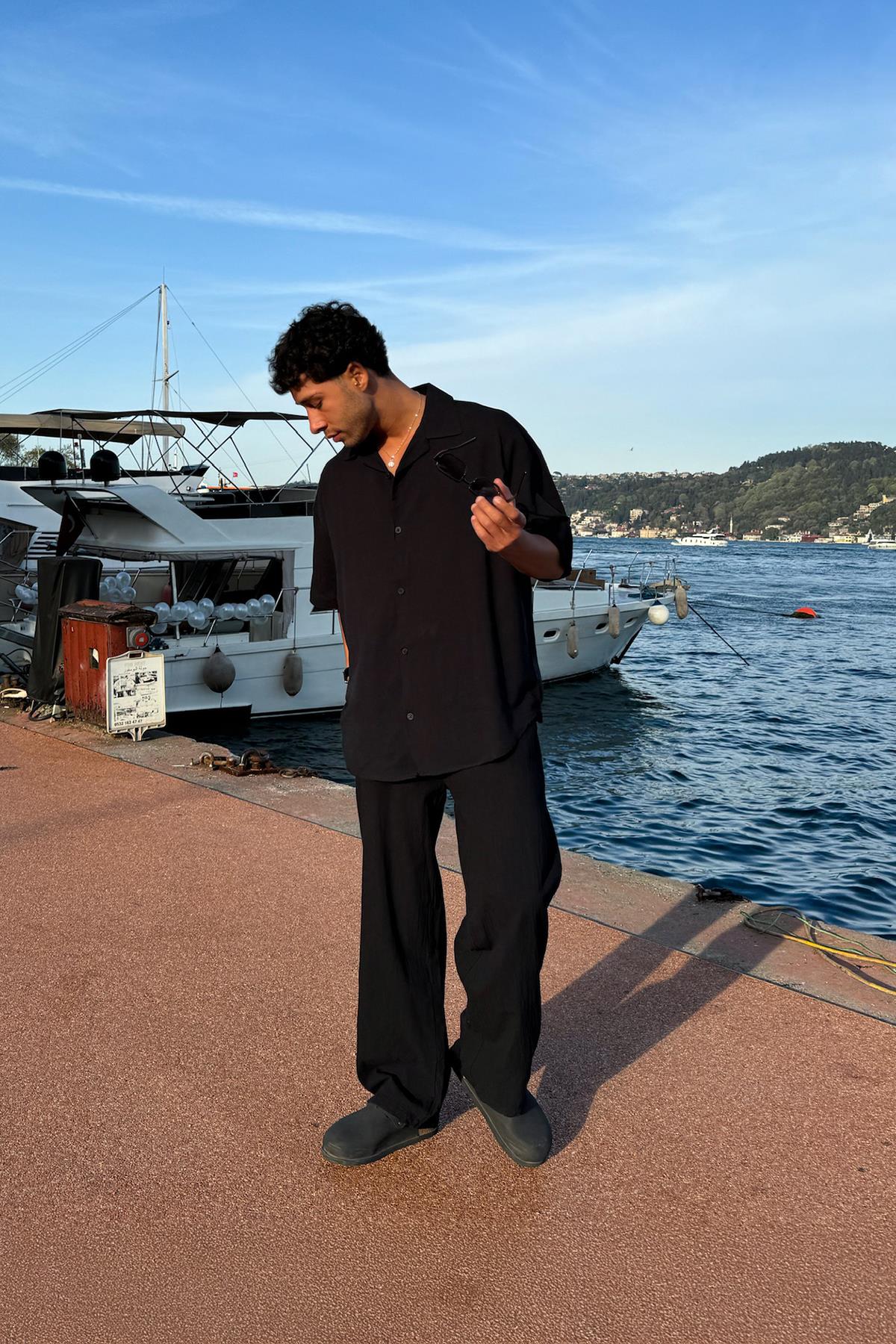 V Yaka Siyah Oversize Kısa Kol Keten Gömlek